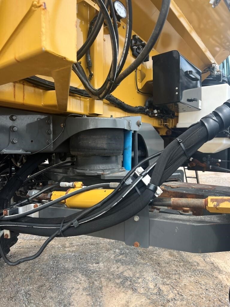 2021 ROGATOR RG1300C Self-Propelled Sprayer