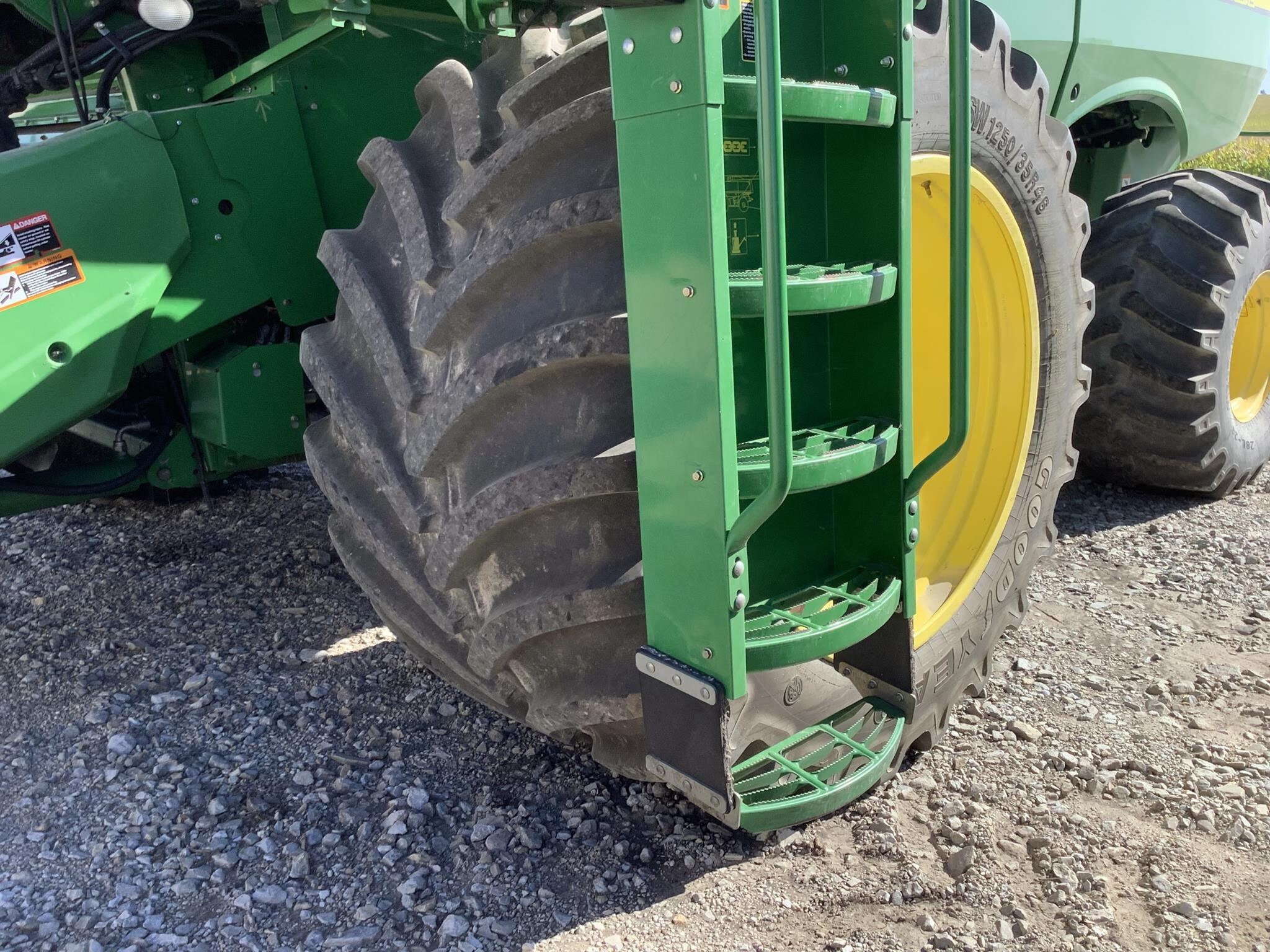 2012 John Deere S680 Combine