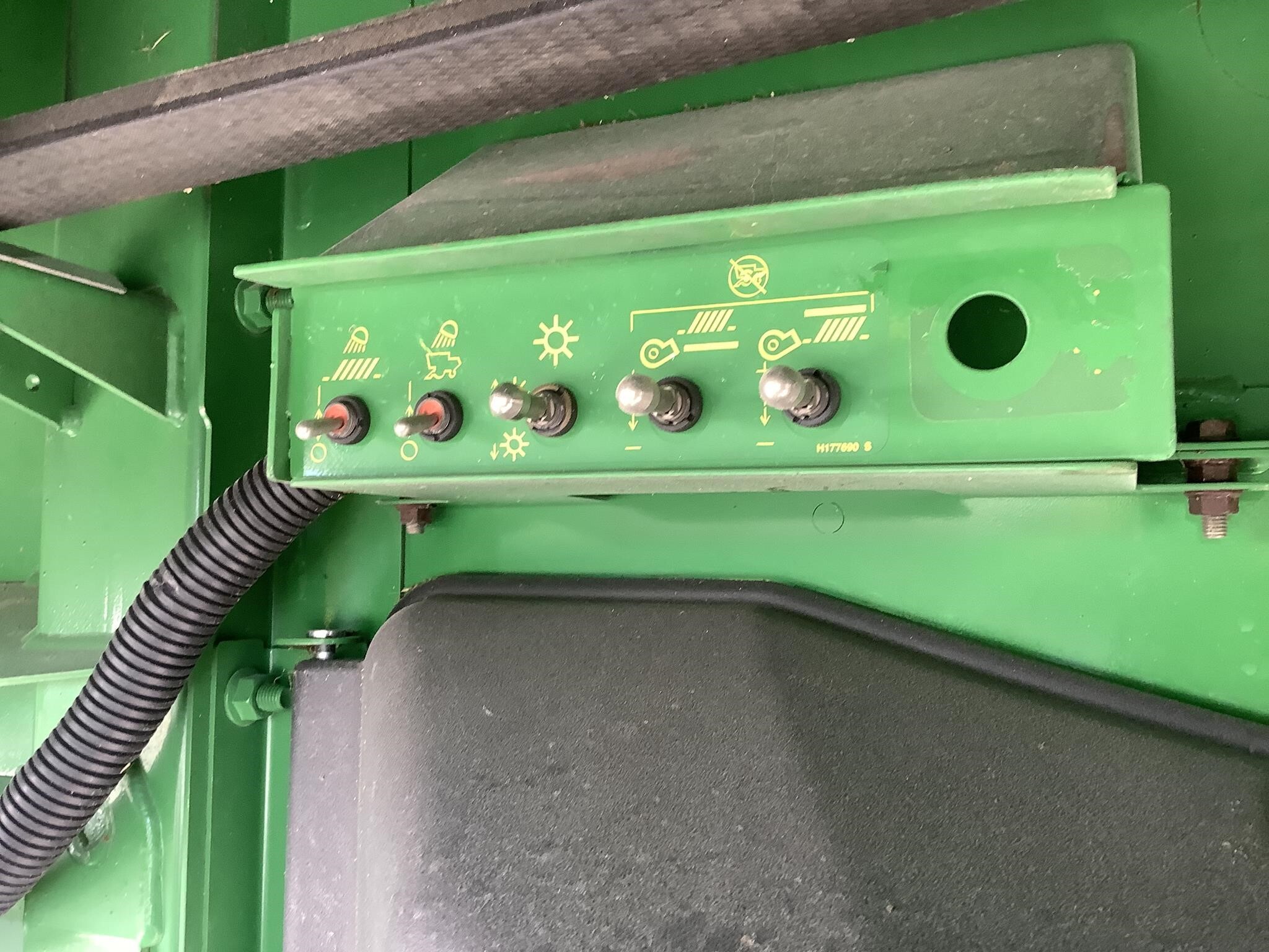 2012 John Deere S680 Combine