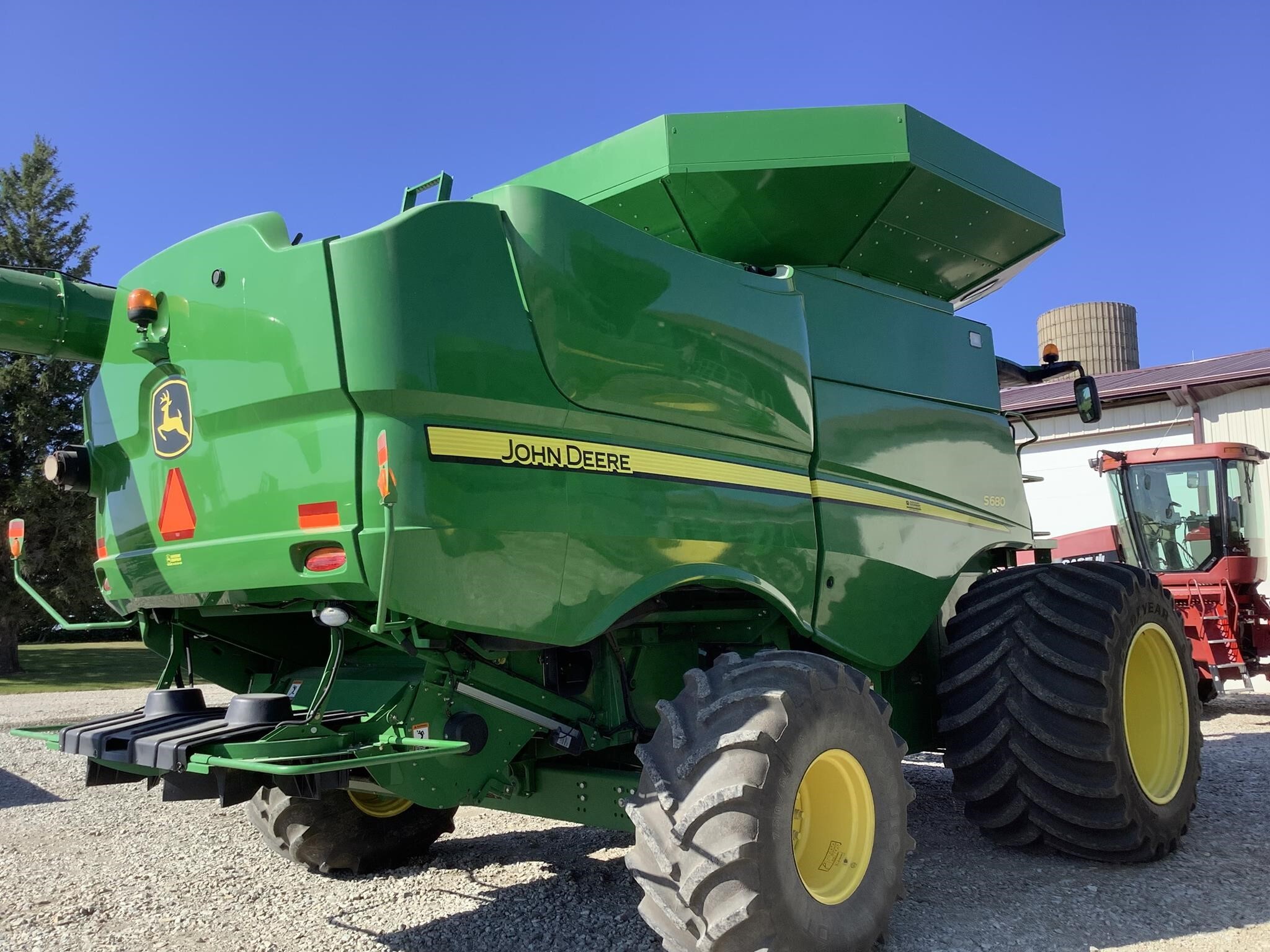 2012 John Deere S680 Combine