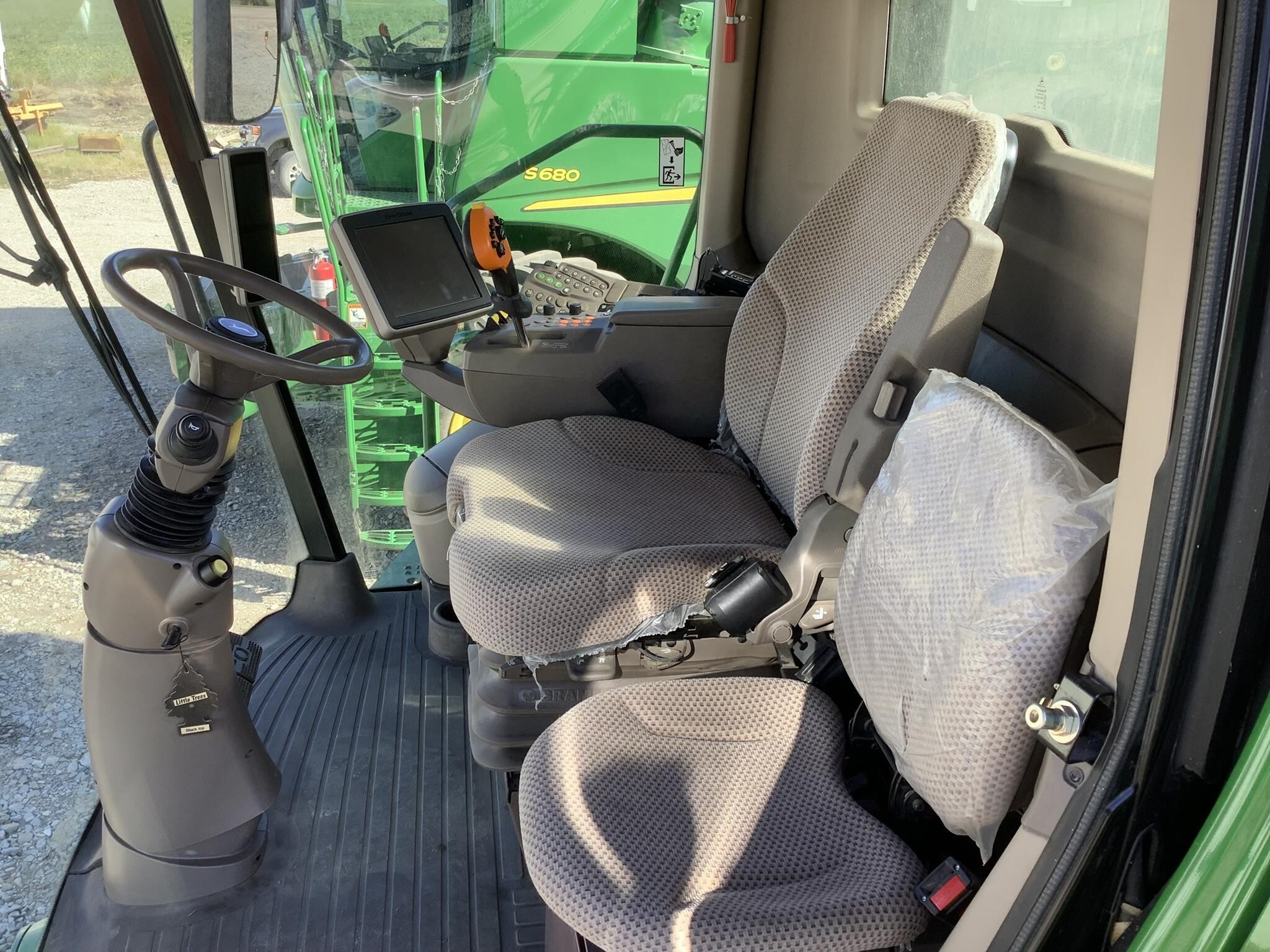 2012 John Deere S680 Combine