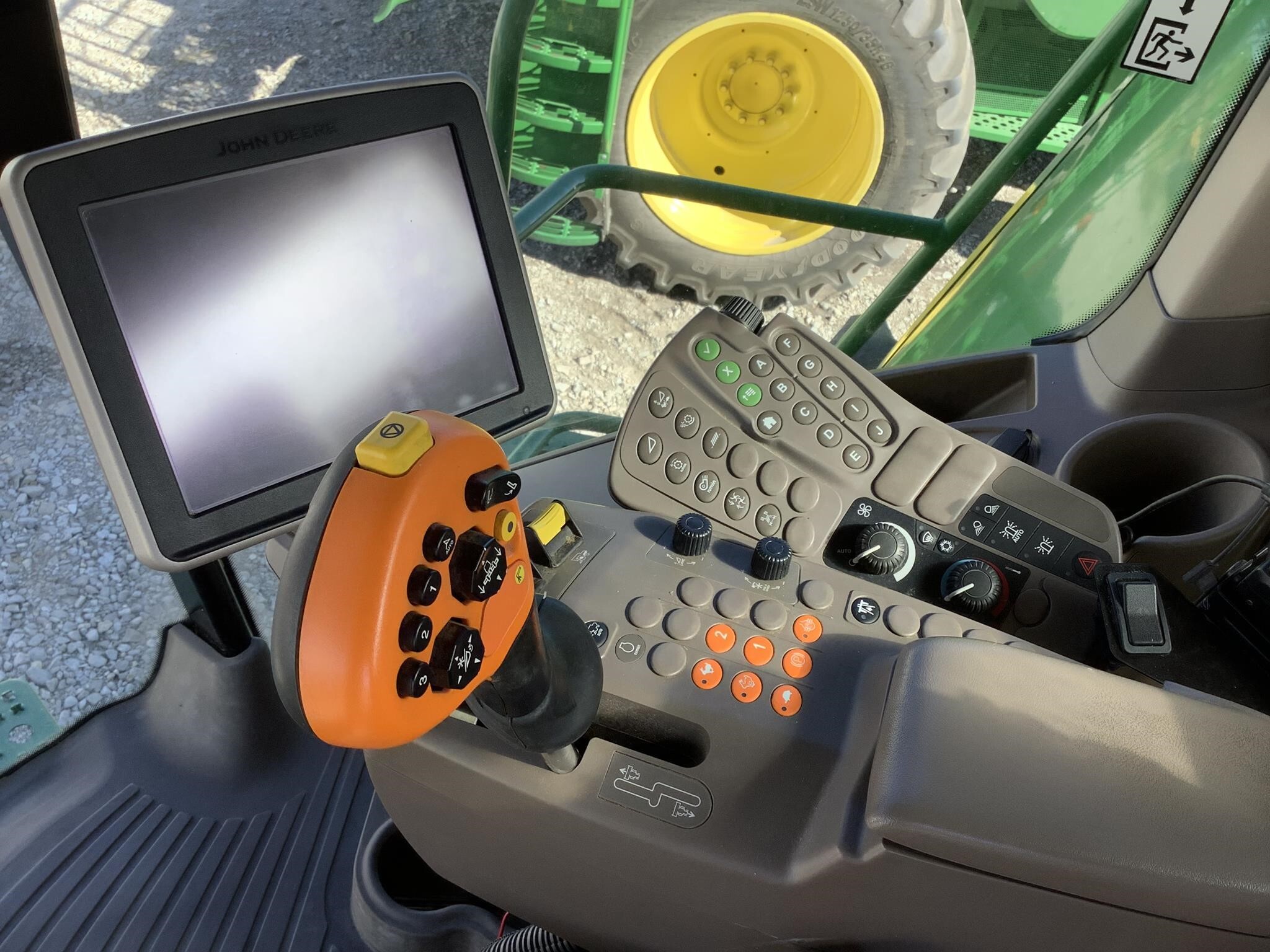 2012 John Deere S680 Combine