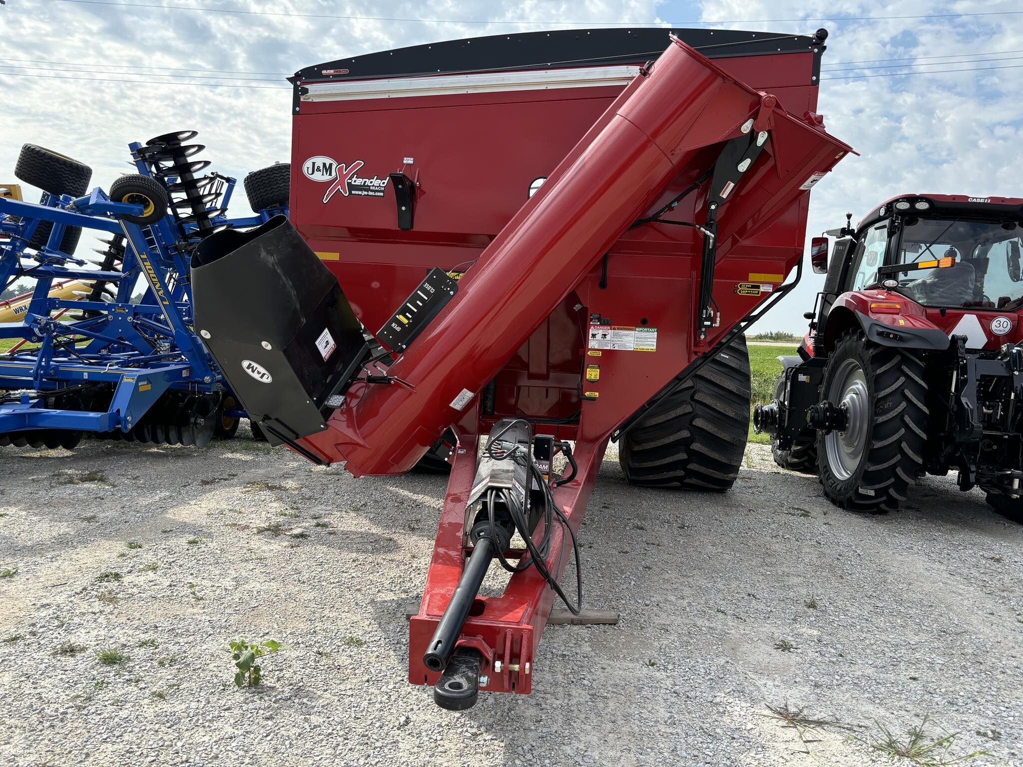 2024 J&M 1432-22S Grain Cart