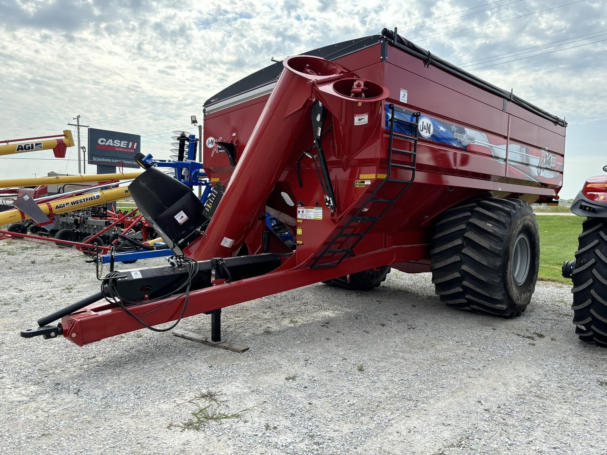 2024 J&M 1432-22S Grain Cart