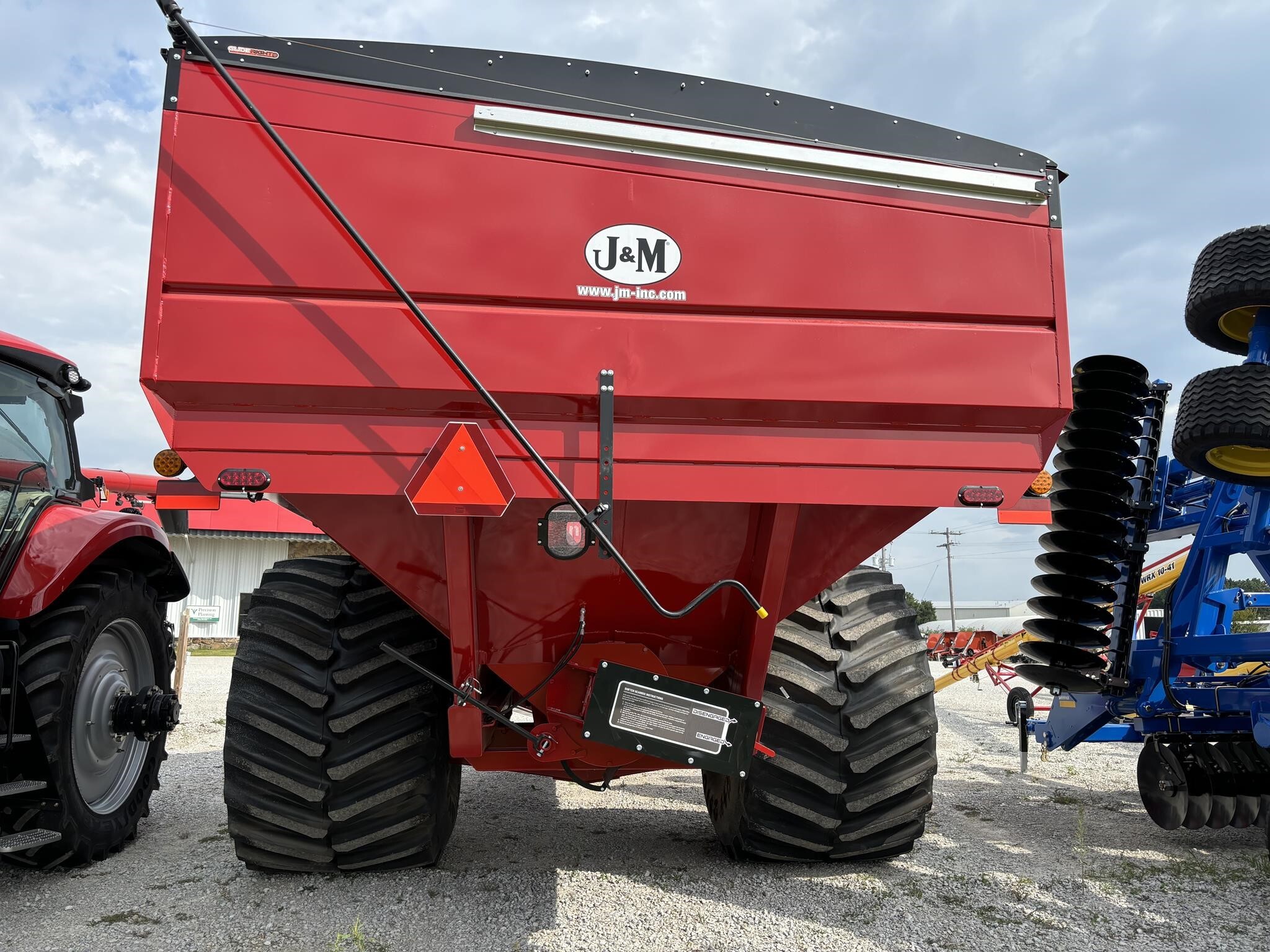 2024 J&M 1432-22S Grain Cart