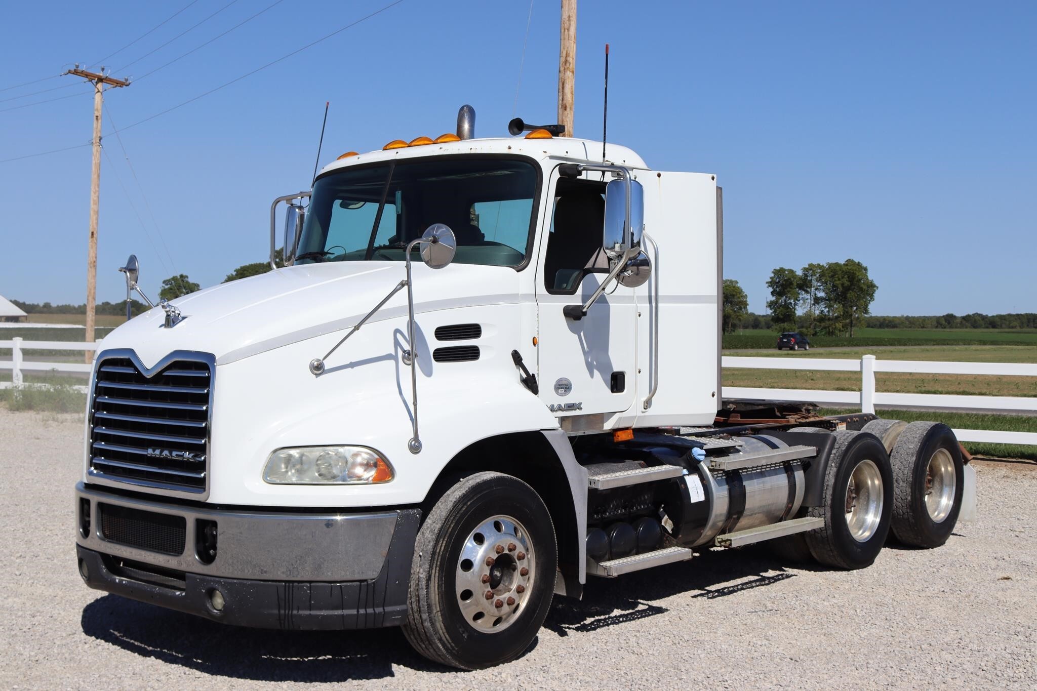 2012 Mack PINNACLE CXU613 Semi Trucks/Trailer