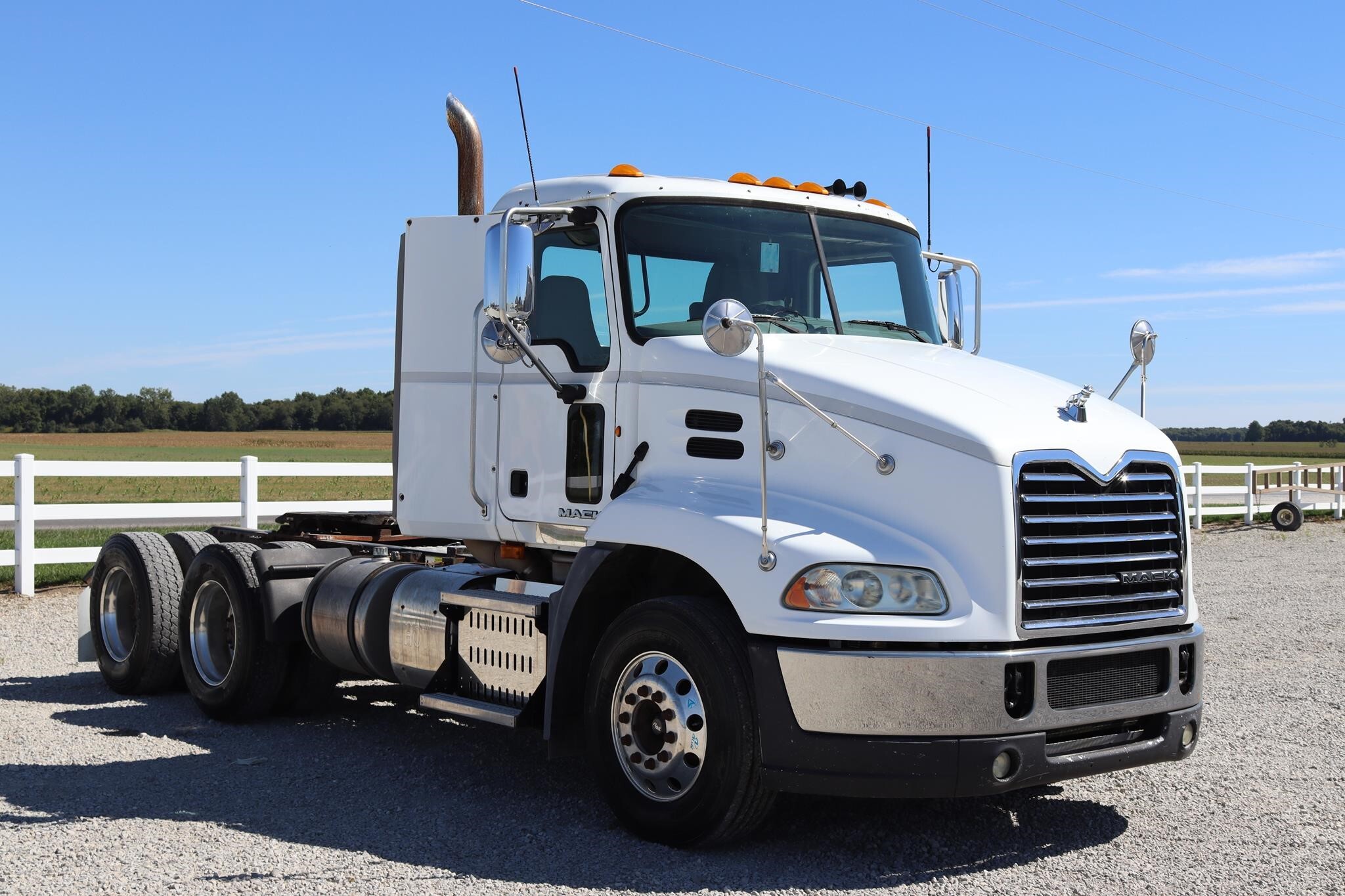 2012 Mack PINNACLE CXU613 Semi Trucks/Trailer
