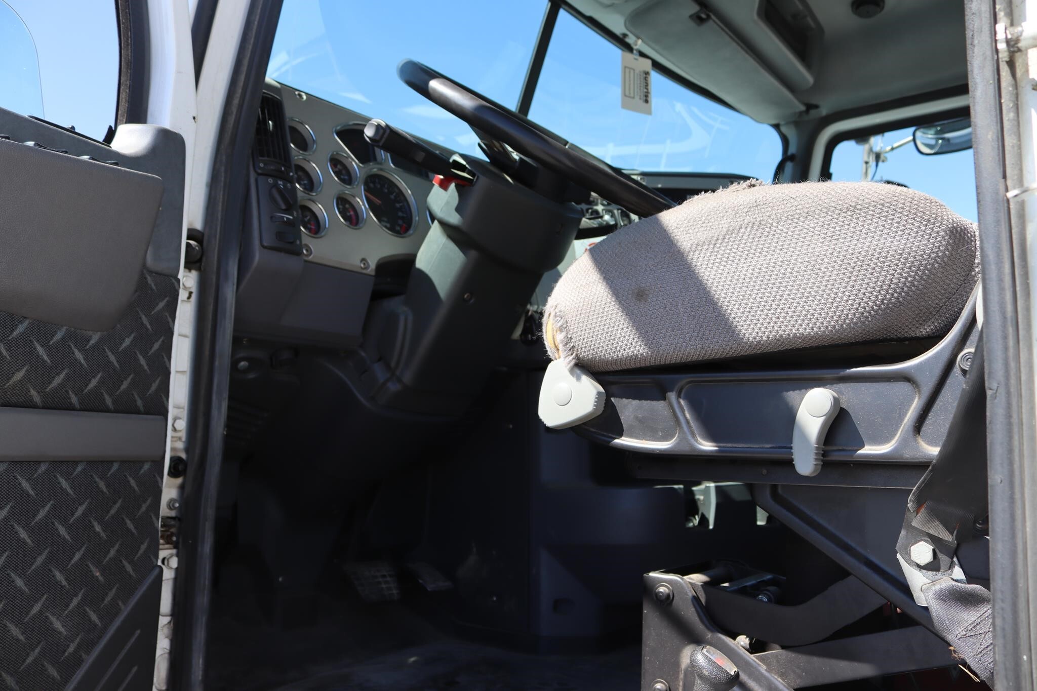 2012 Mack PINNACLE CXU613 Semi Trucks/Trailer