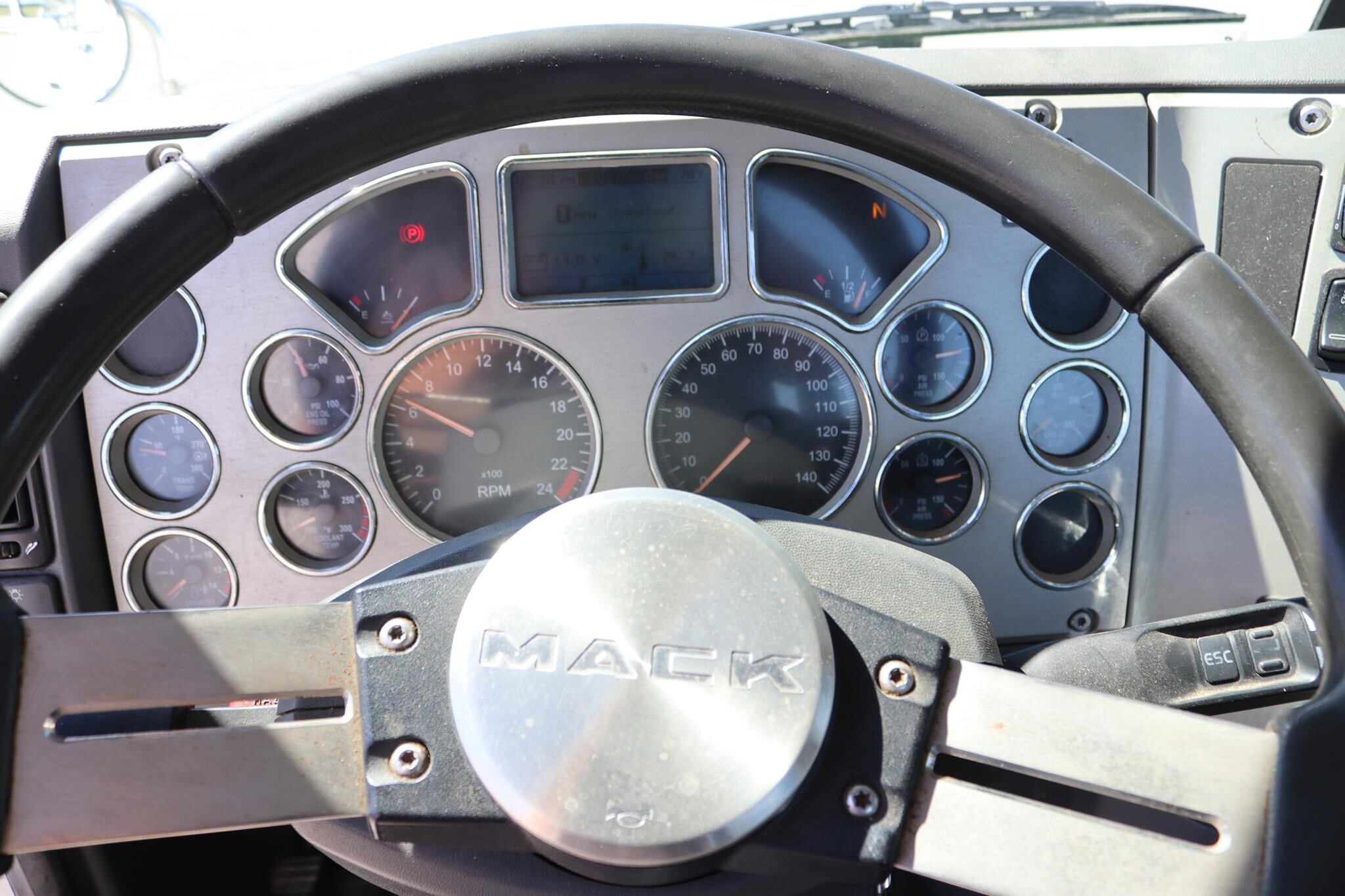 2012 Mack PINNACLE CXU613 Semi Trucks/Trailer