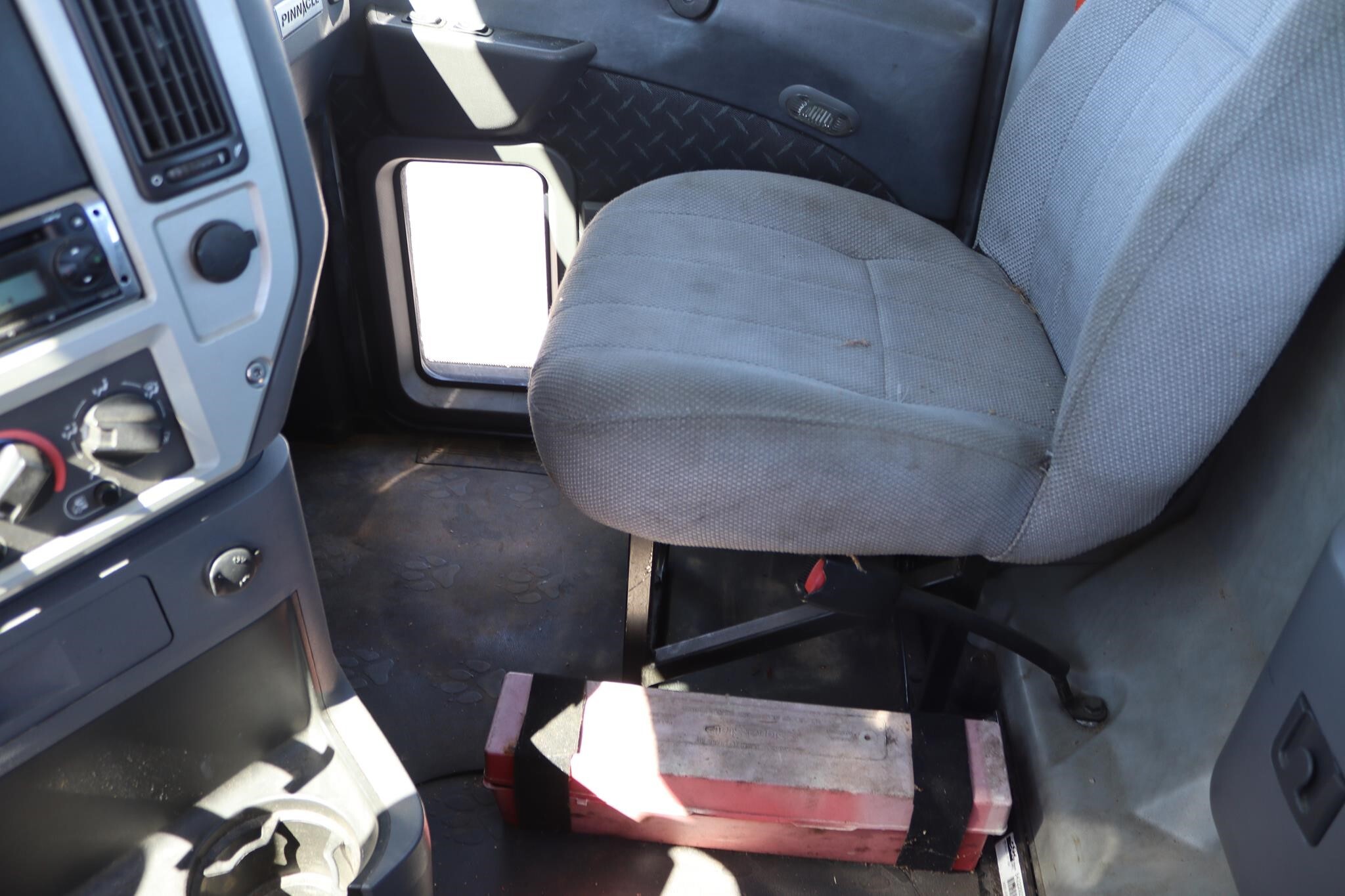 2012 Mack PINNACLE CXU613 Semi Trucks/Trailer