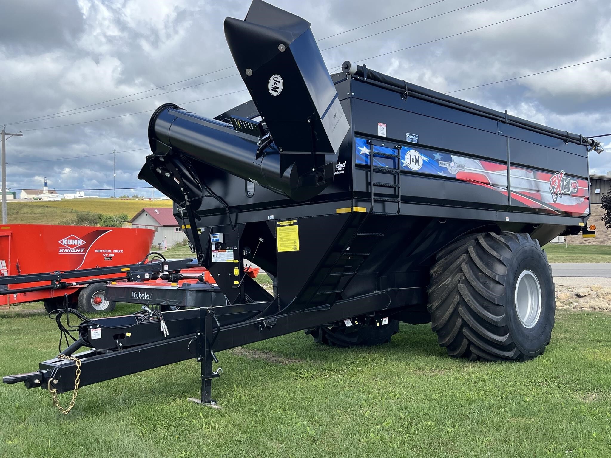 2023 J&M 1432-22S Grain Cart