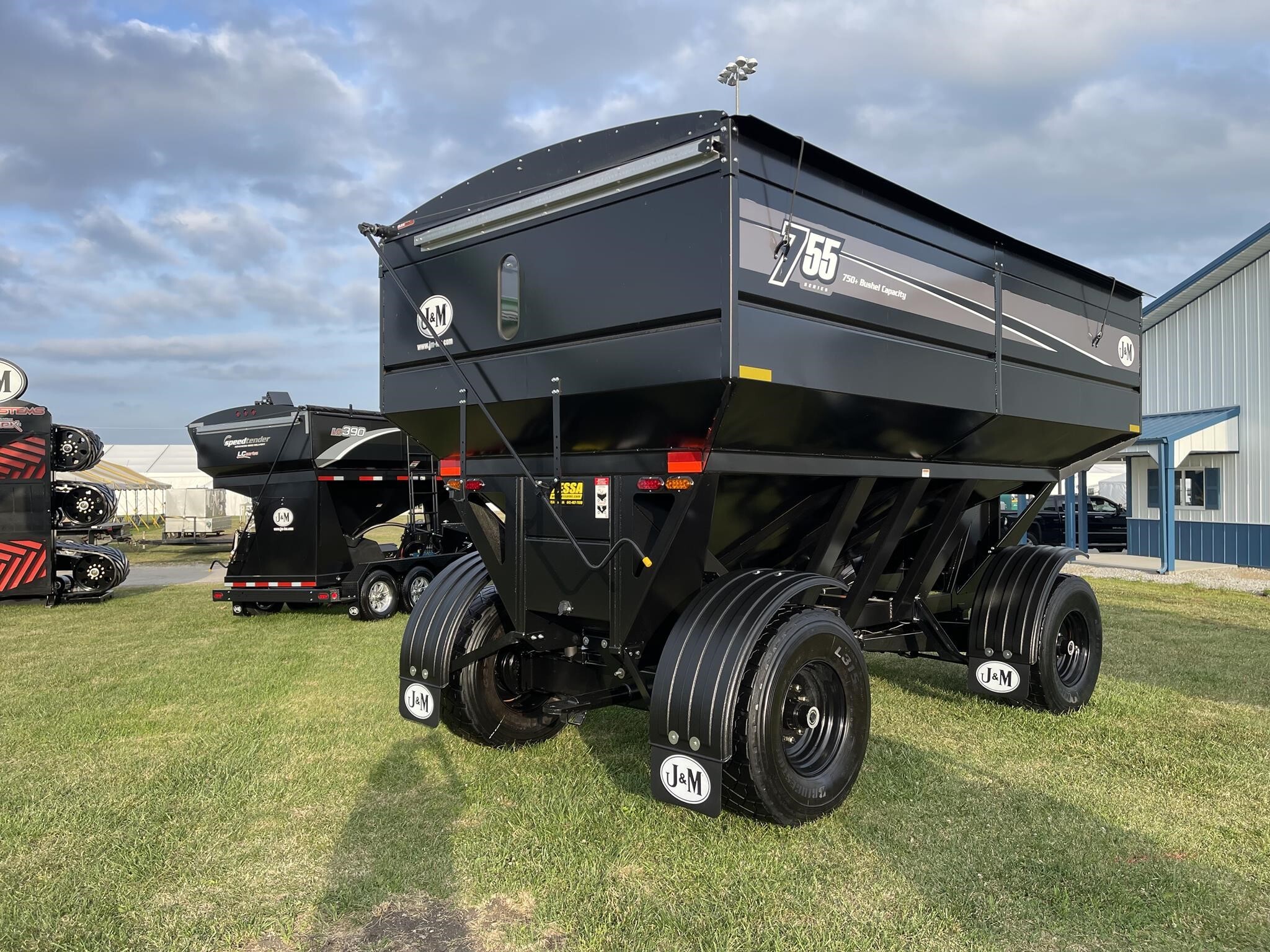 2024 J&M 755SD Gravity Wagon
