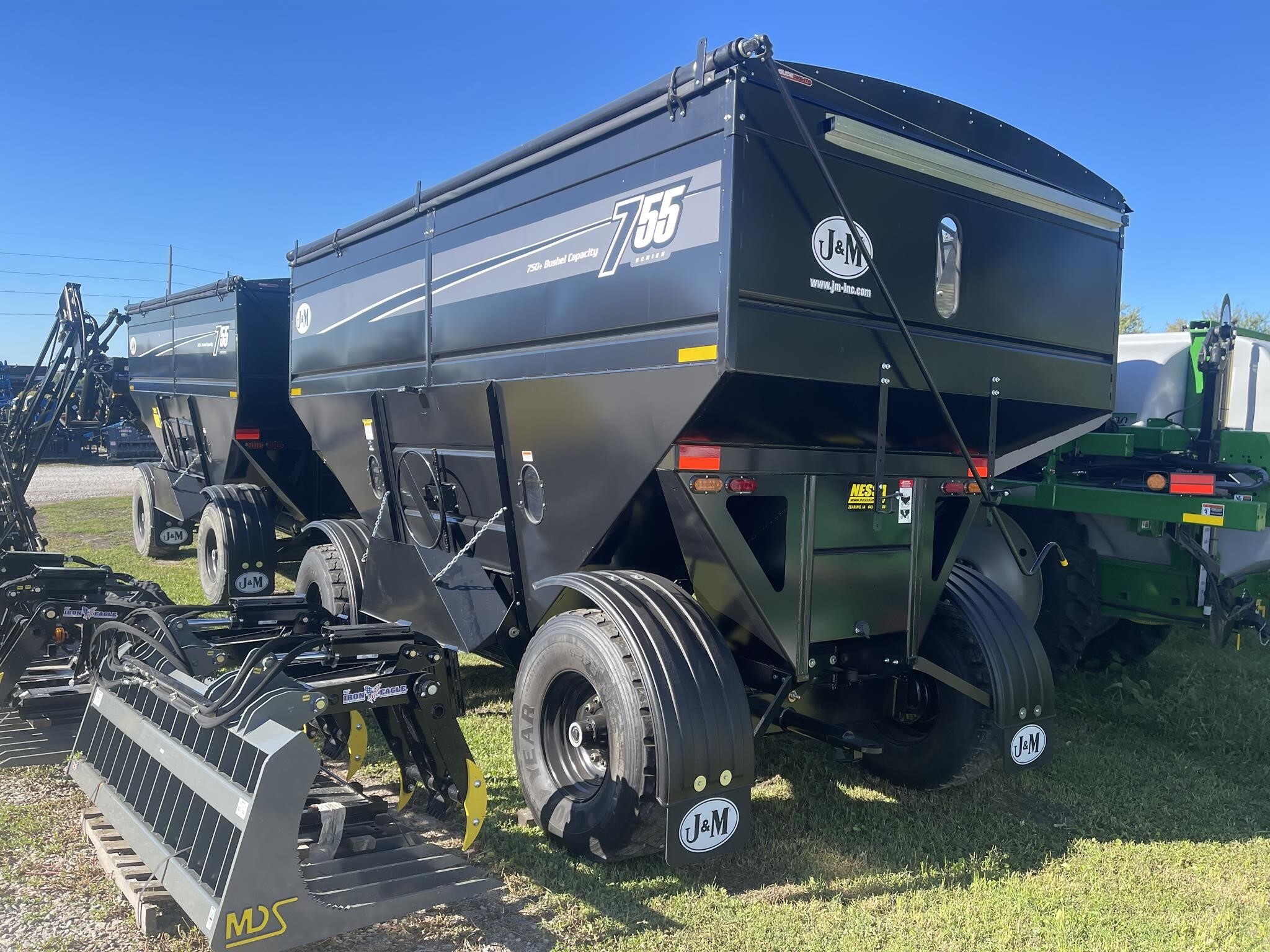 2024 J&M 755SD Gravity Wagon