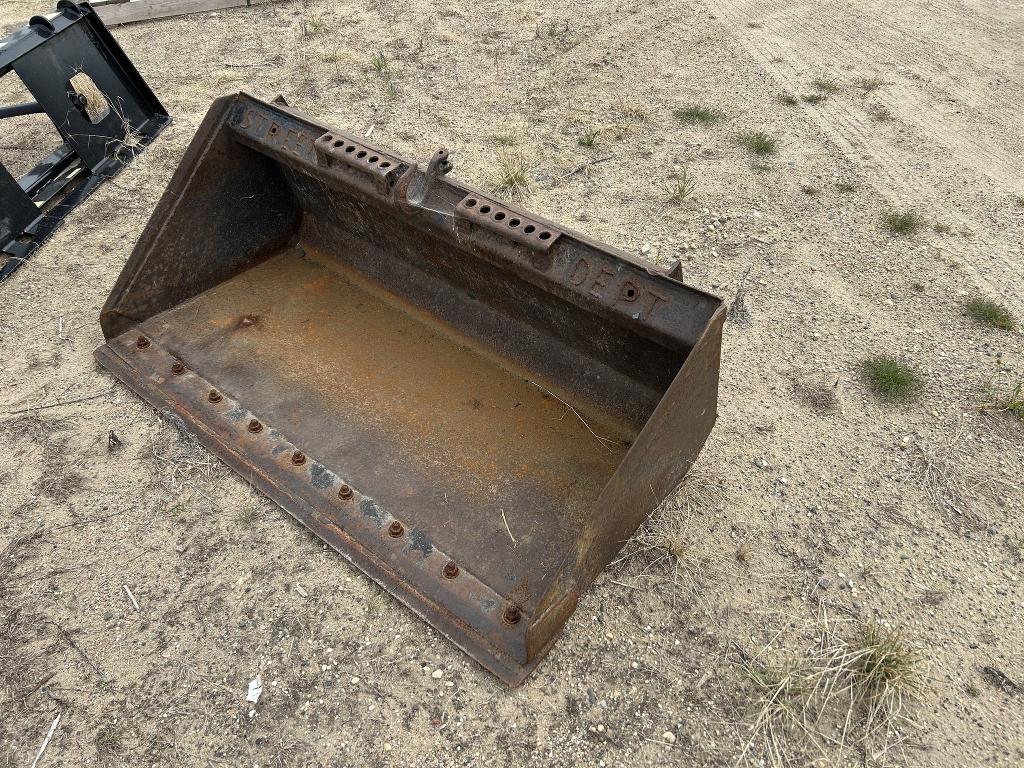 2000 Bobcat 60" Bucket Miscellaneous