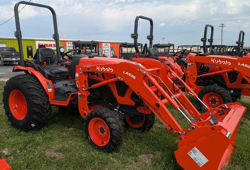 2022 Kubota LX2610SUHSD Tractor
