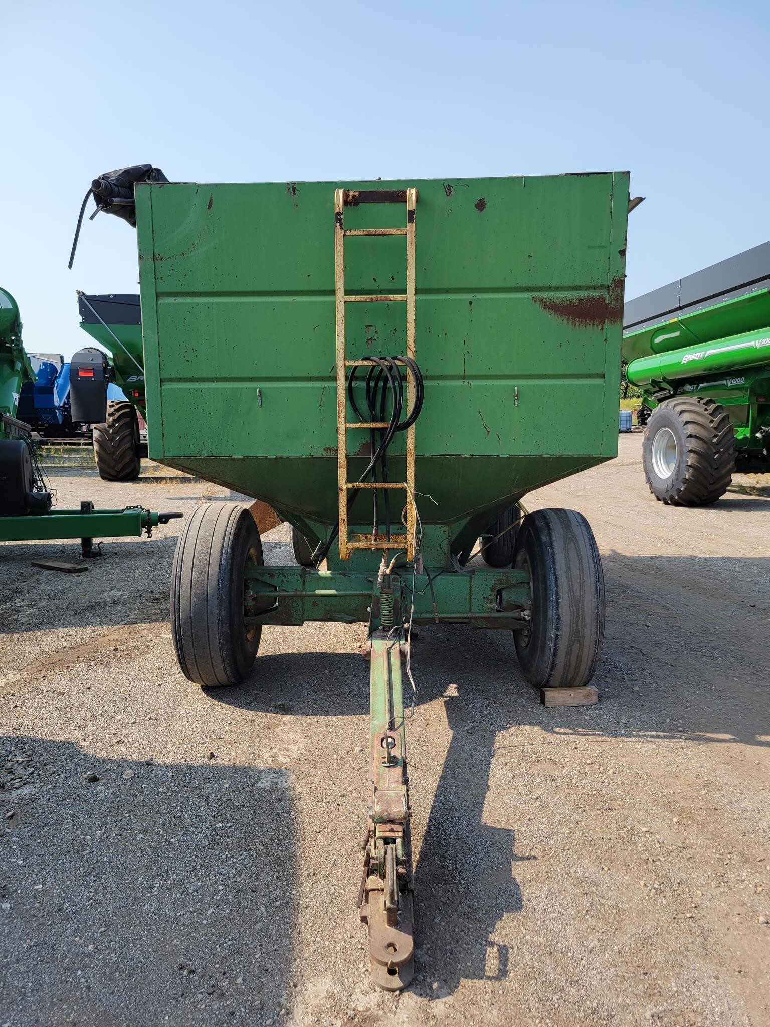  Brent 650 Gravity Wagon