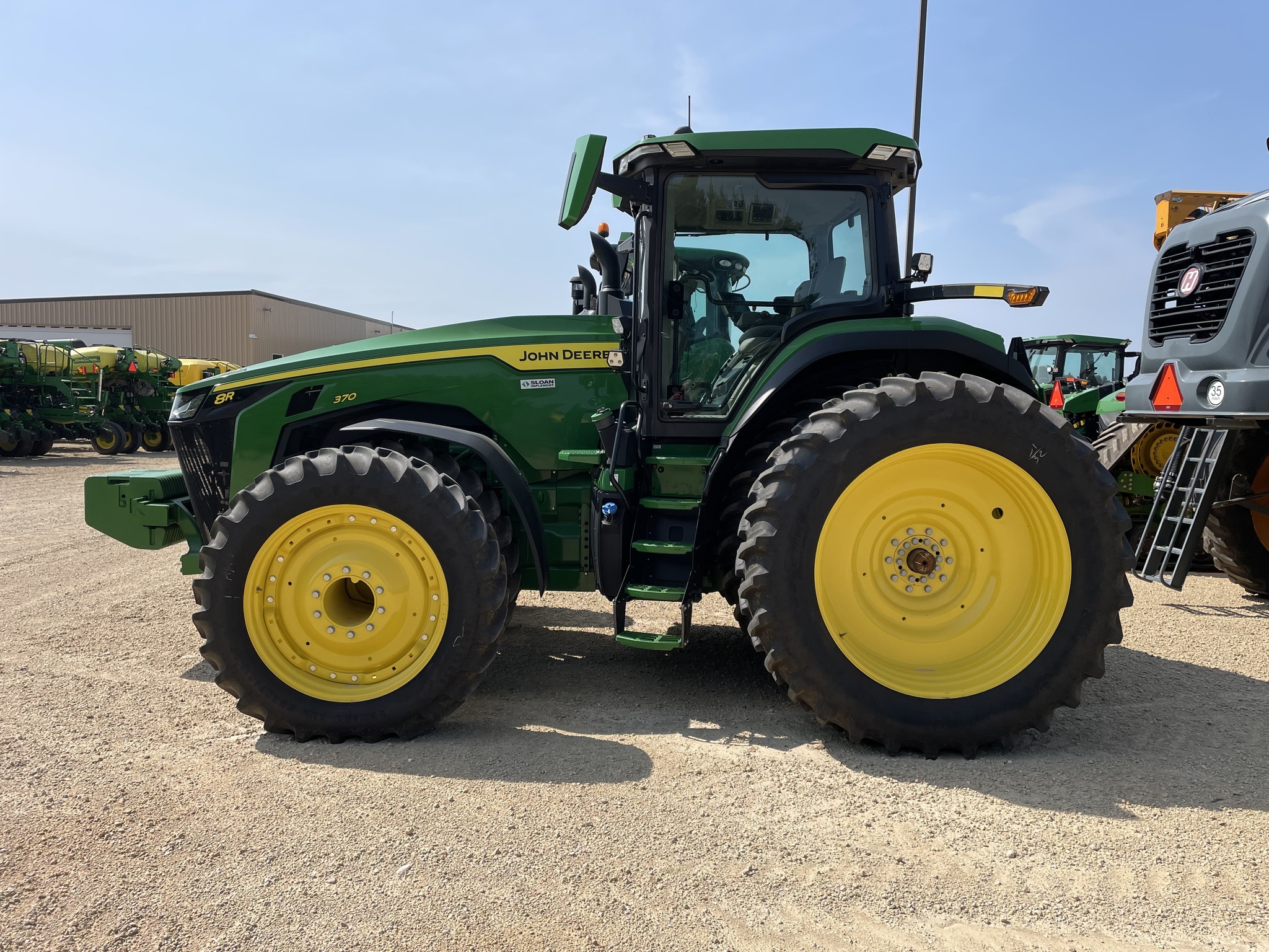 2023 John Deere 8R 370 Tractor