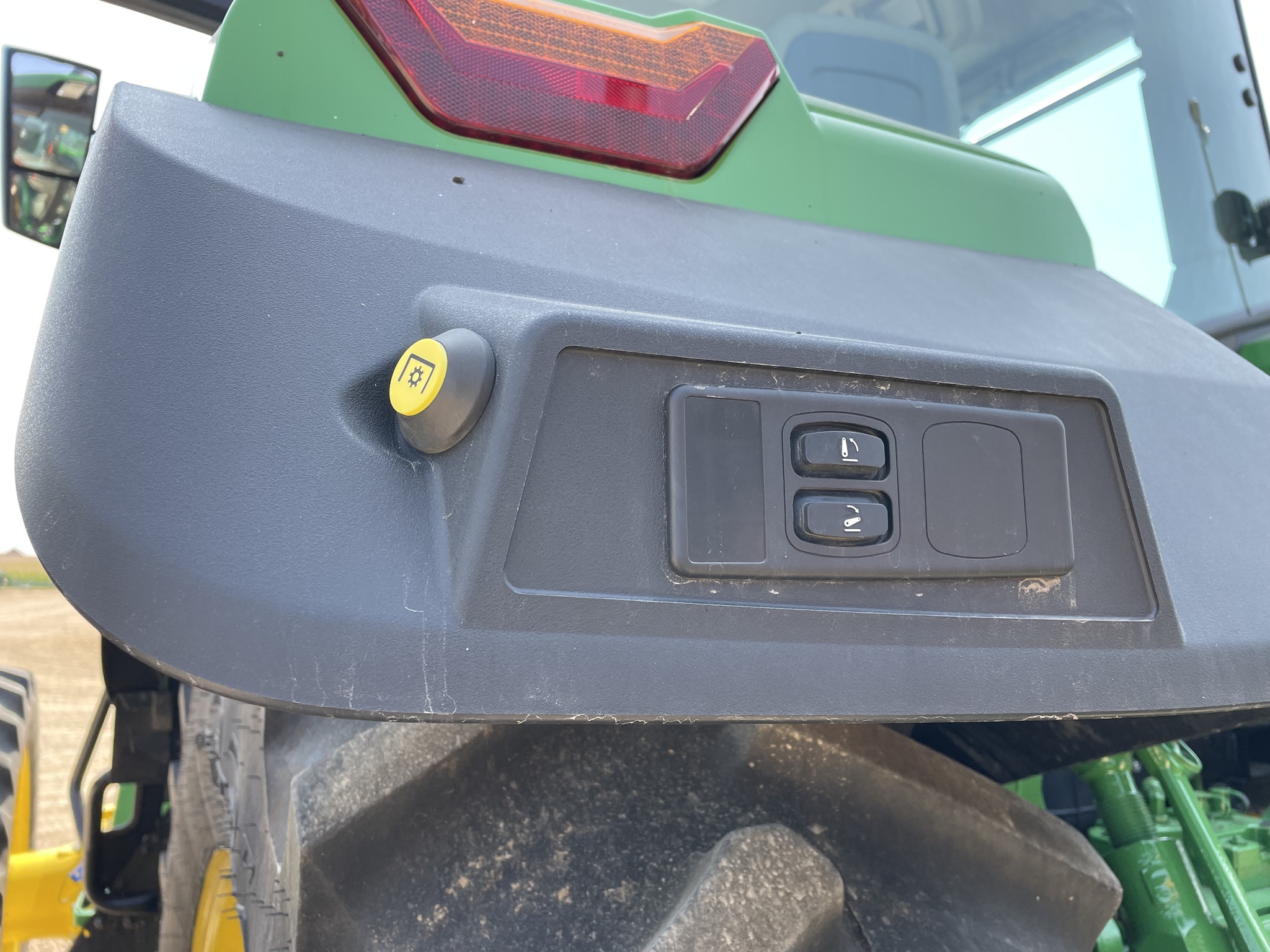 2023 John Deere 8R 370 Tractor