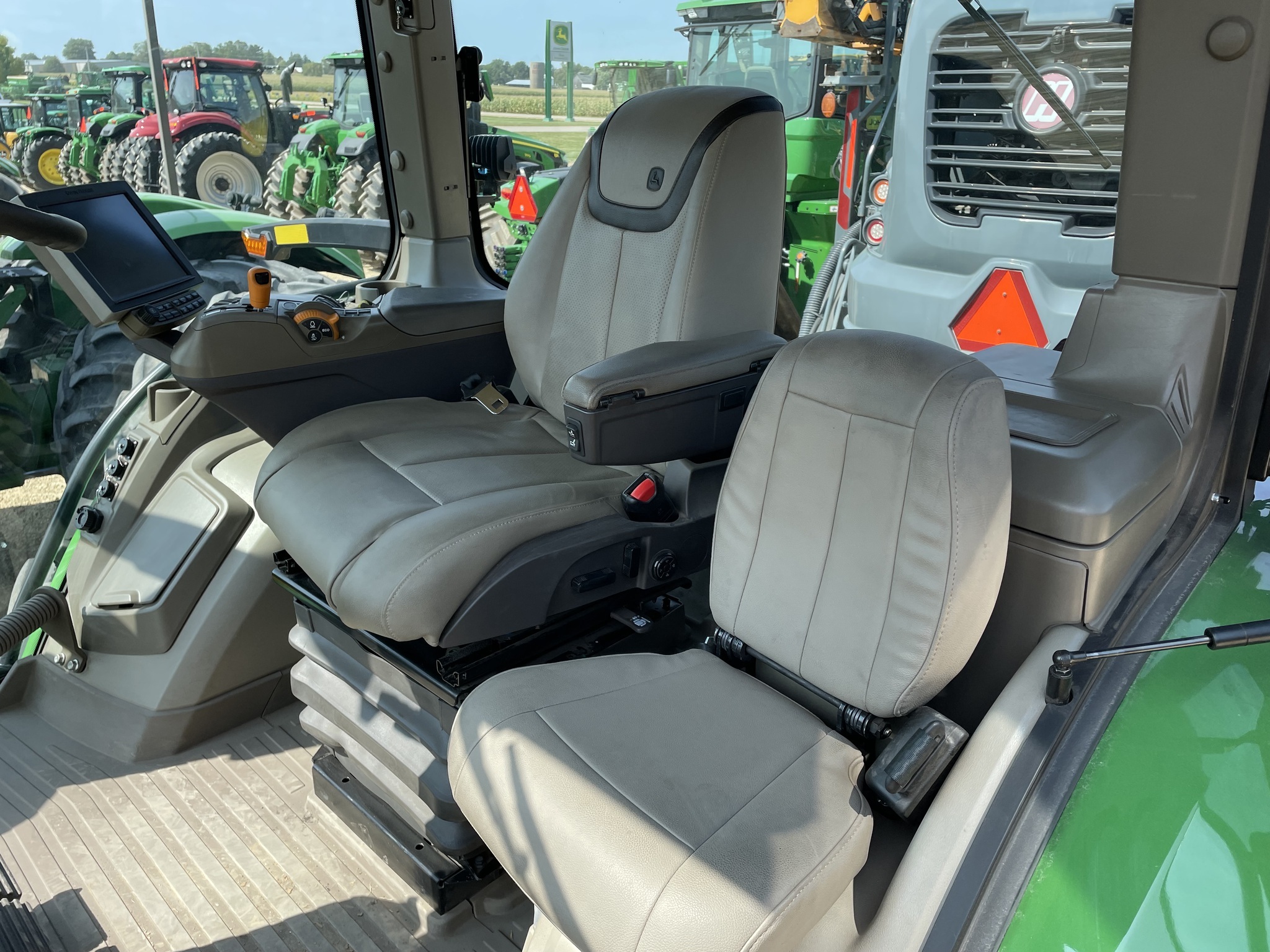 2023 John Deere 8R 370 Tractor