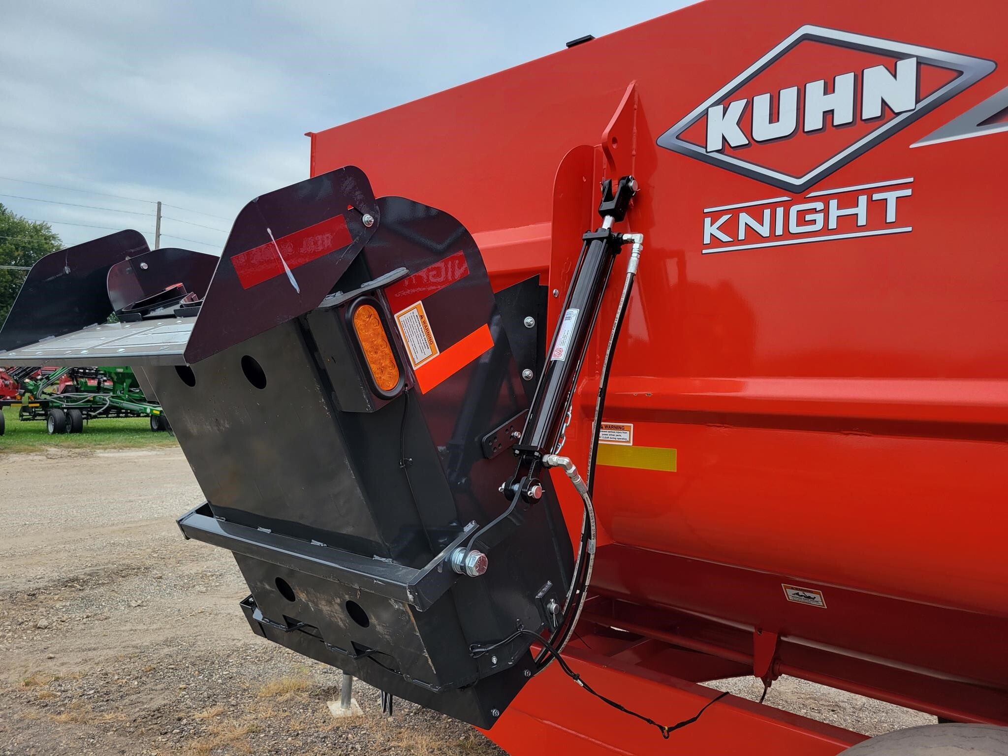 2024 Kuhn Knight RA136 Grinders and Mixer