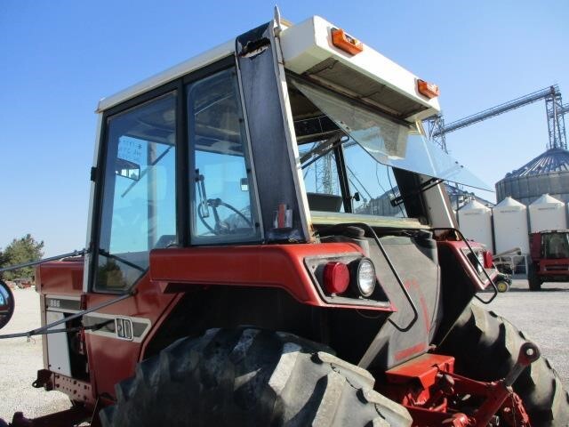1977 International Harvester 886 Tractor