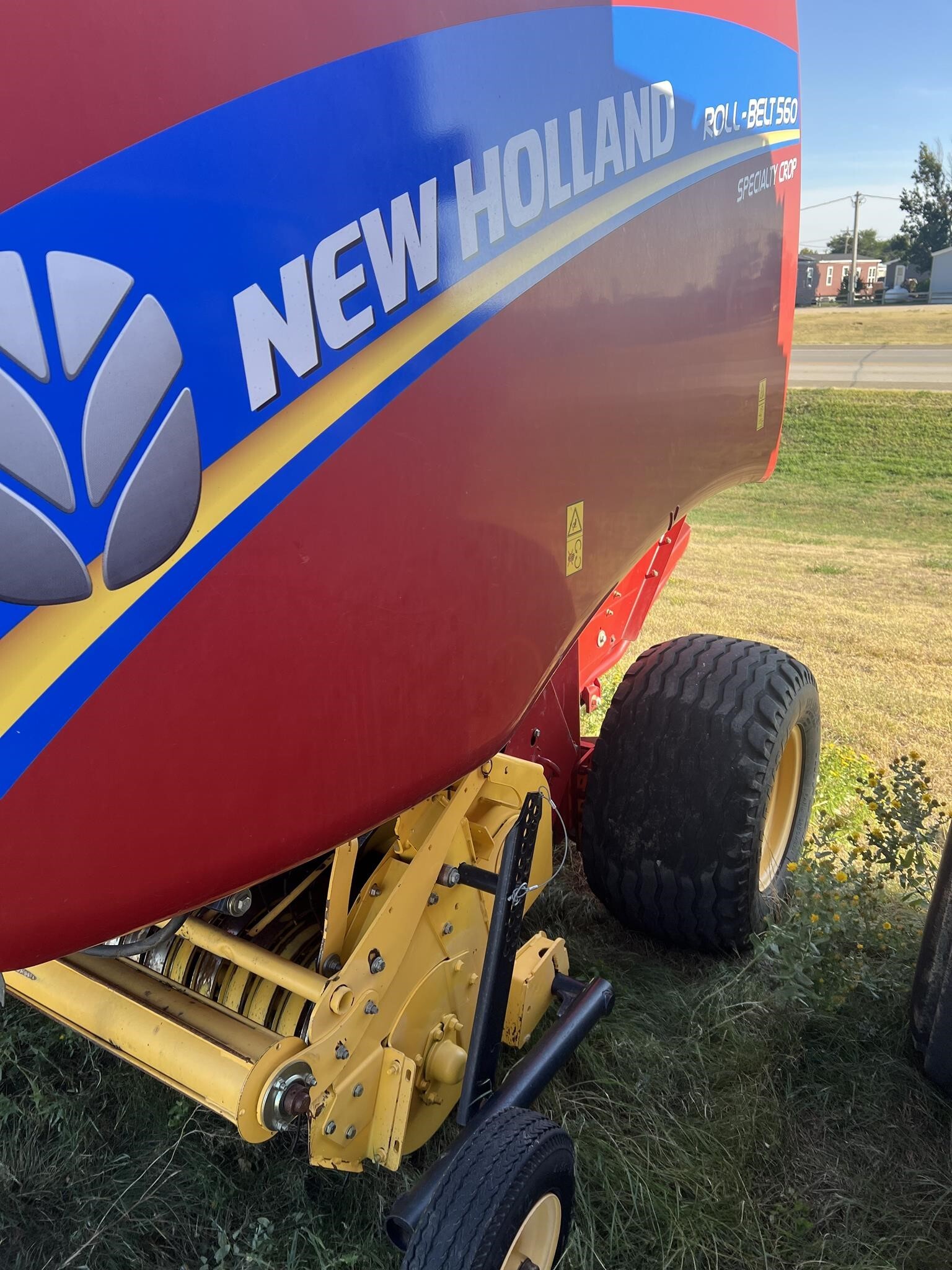 2014 New Holland Roll-Belt 560 Round Baler