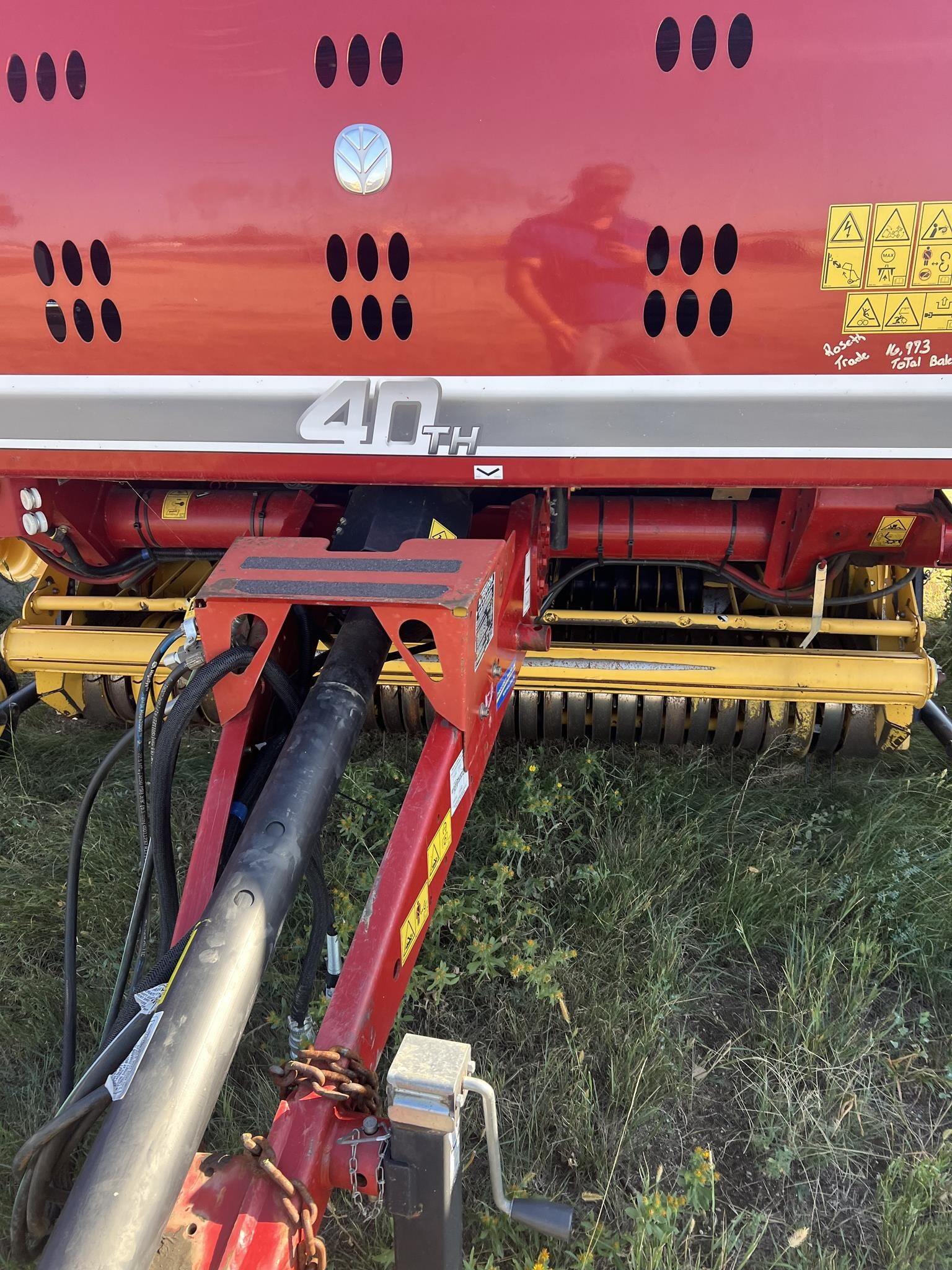 2014 New Holland Roll-Belt 560 Round Baler
