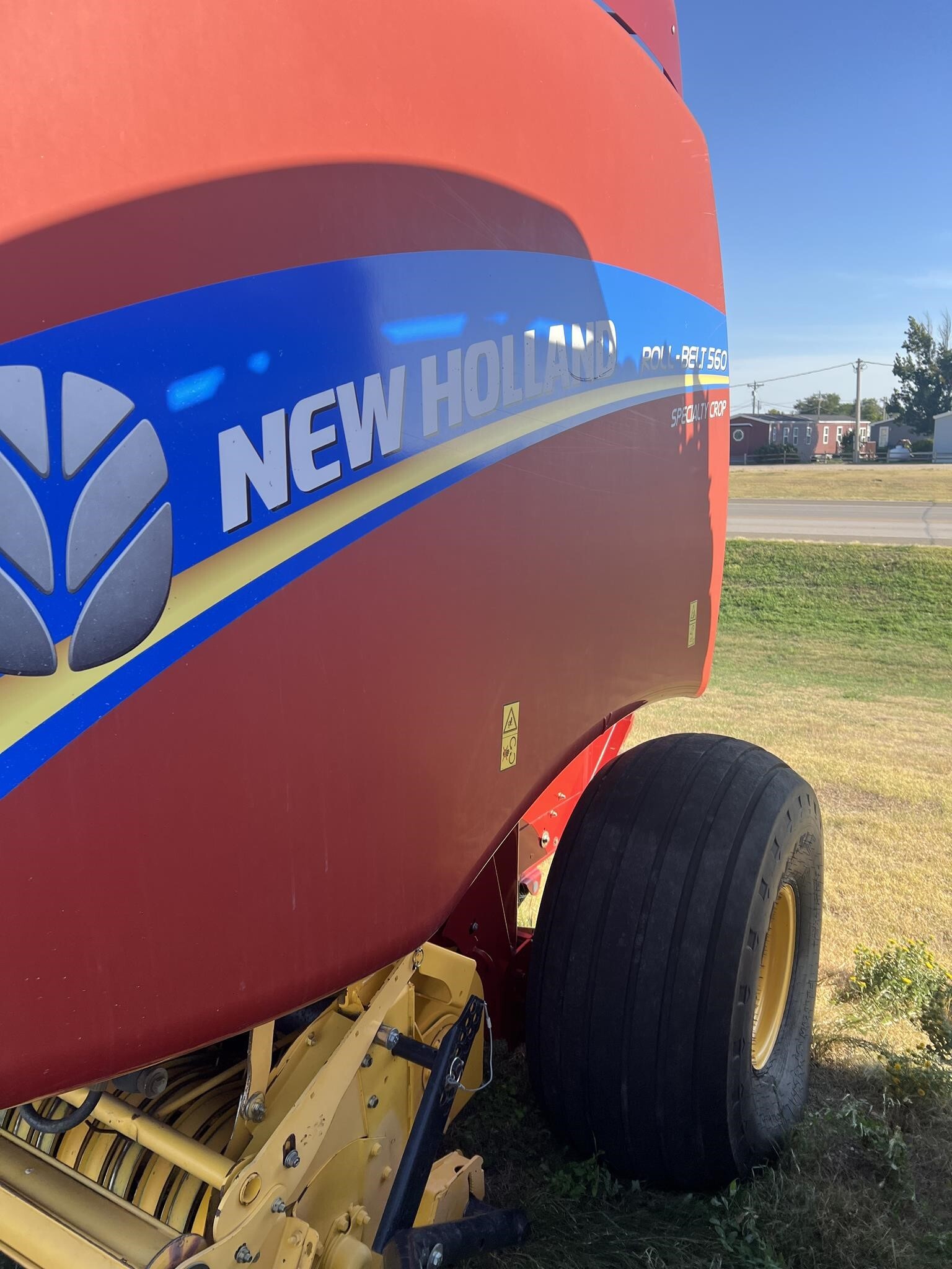 2015 New Holland Roll-Belt 560 Round Baler