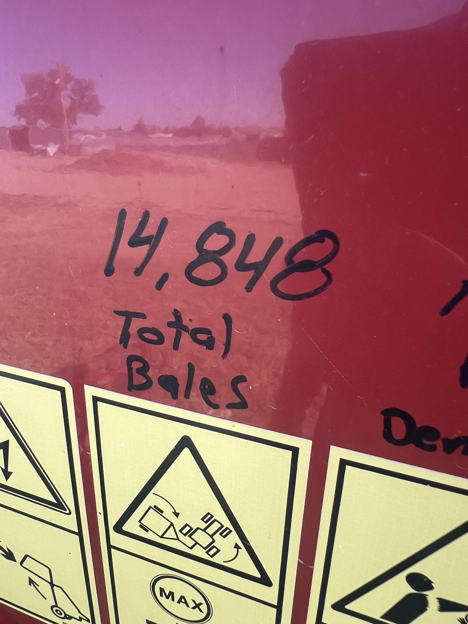 2015 New Holland Roll-Belt 560 Round Baler