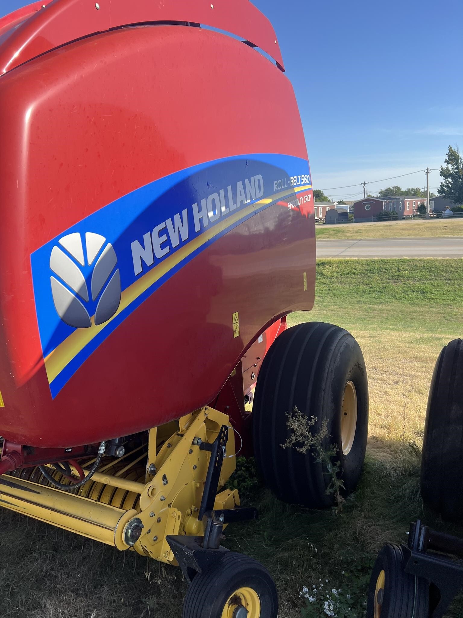 2014 New Holland Roll-Belt 560 Round Baler