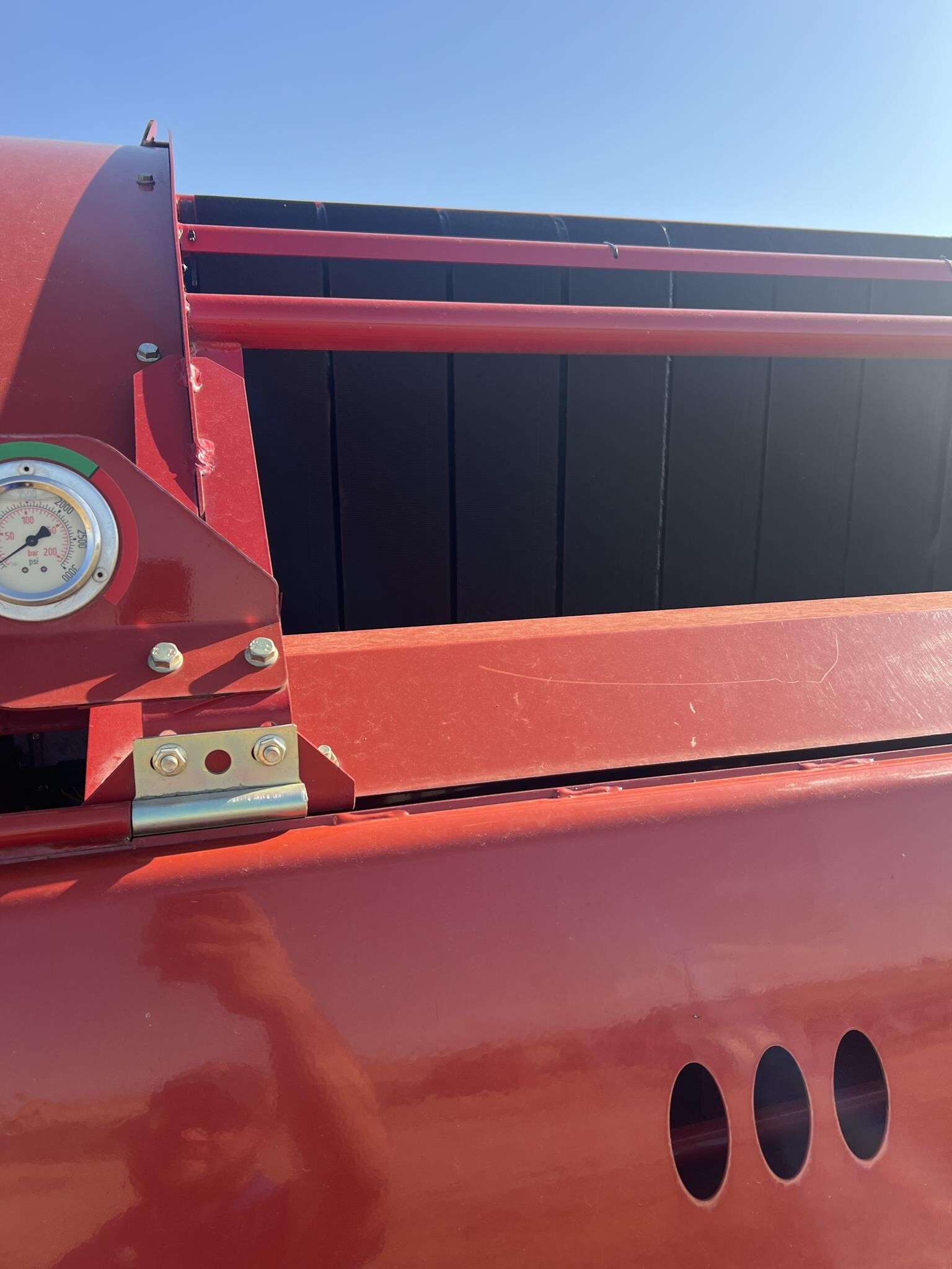 2014 New Holland Roll-Belt 560 Round Baler