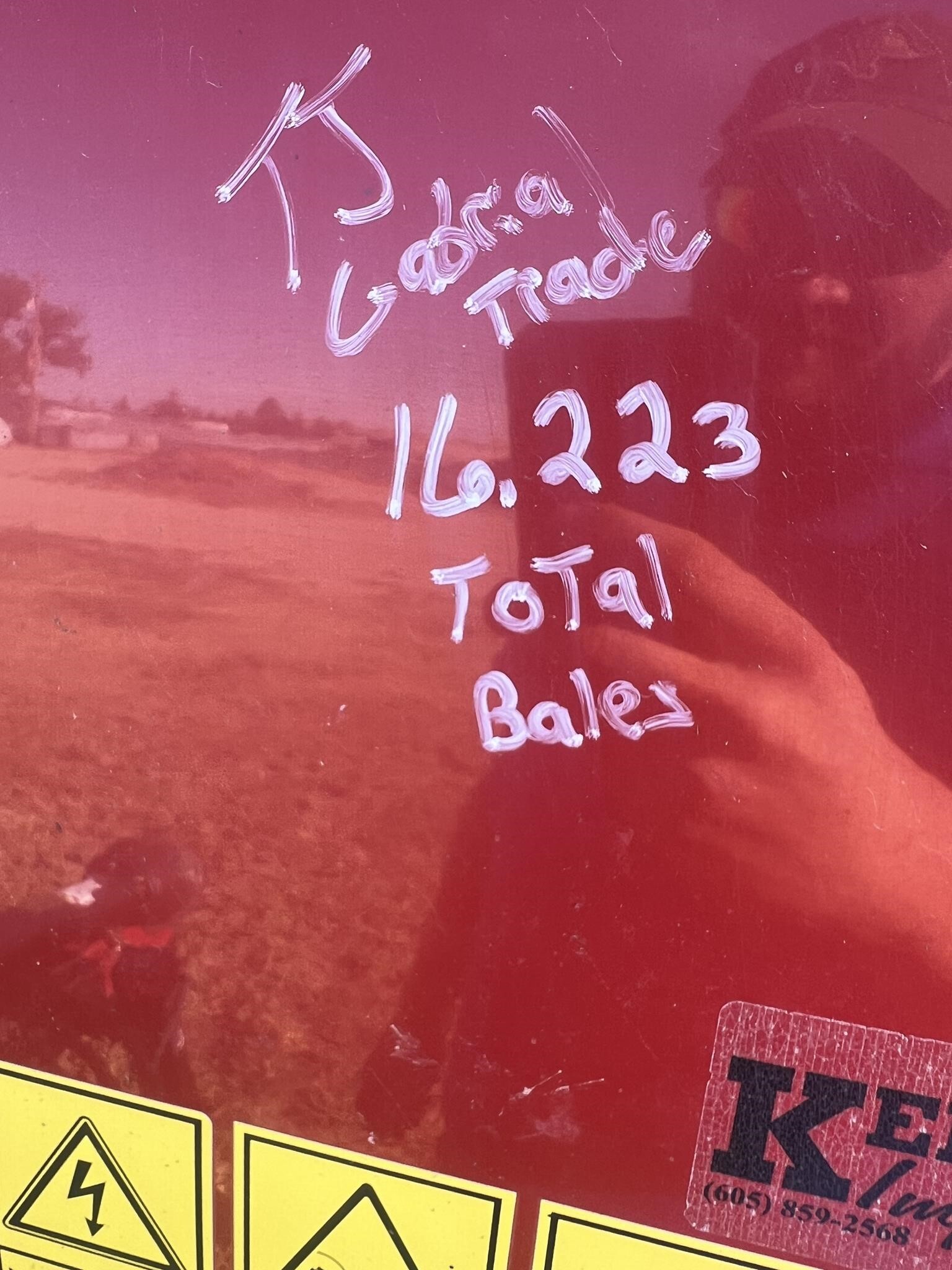 2014 New Holland Roll-Belt 560 Round Baler