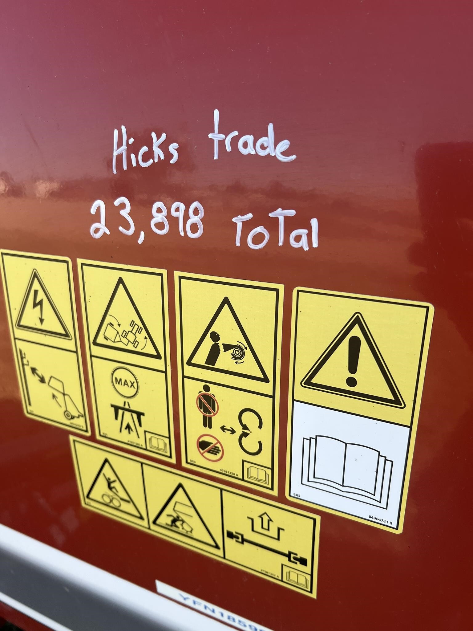 2015 New Holland Roll-Belt 560 Round Baler