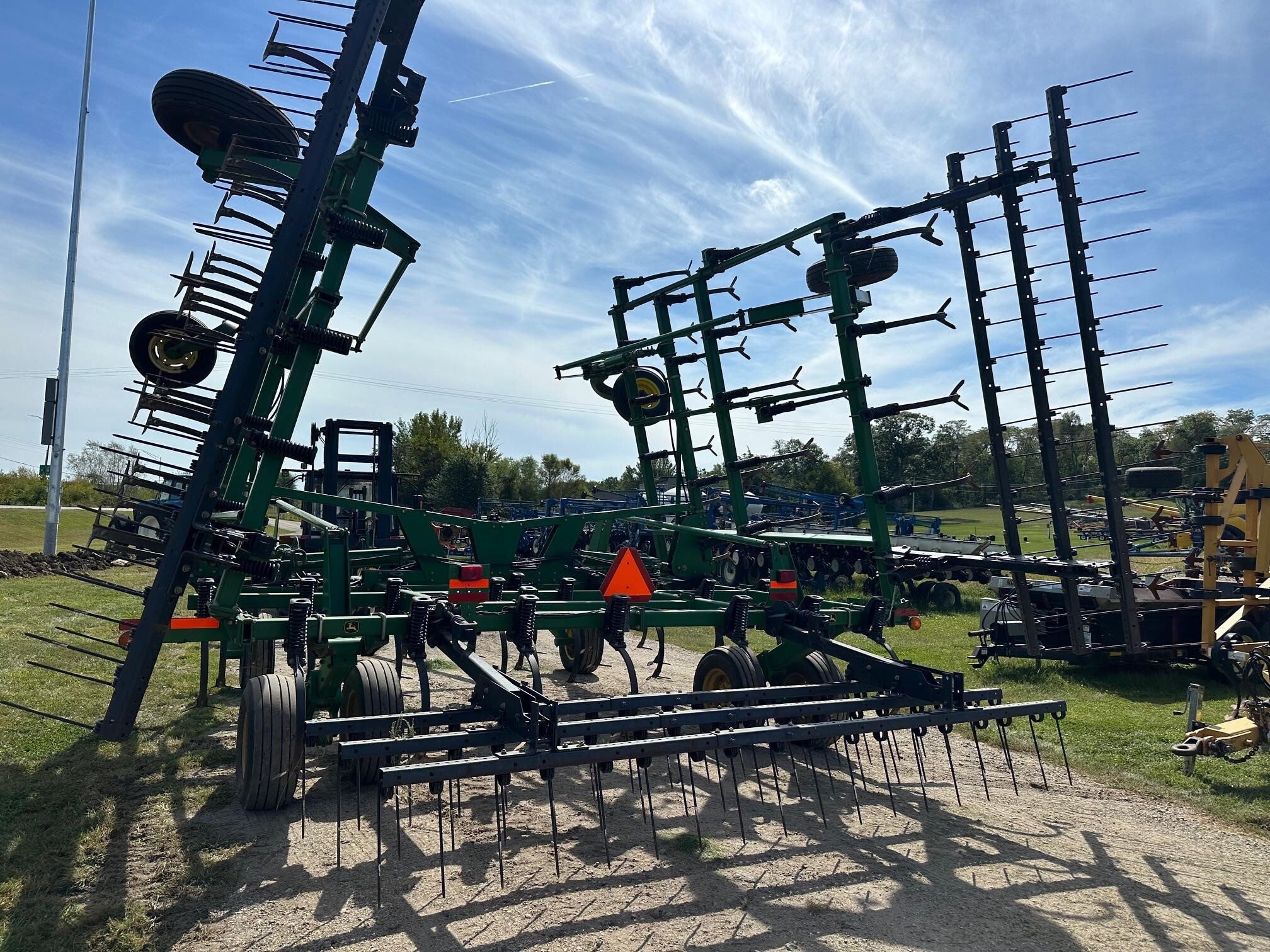  John Deere 2200 Field Cultivator