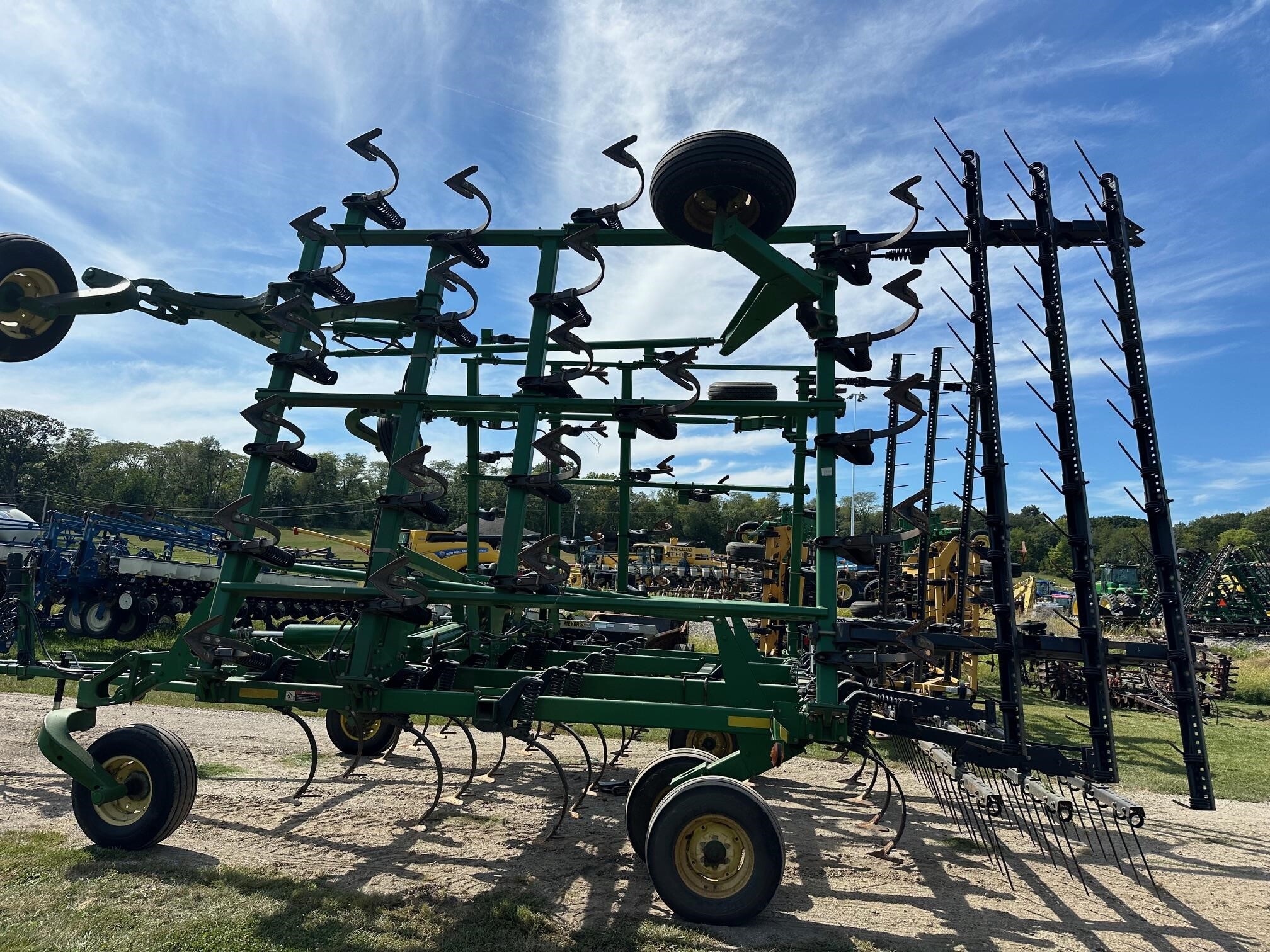  John Deere 2200 Field Cultivator