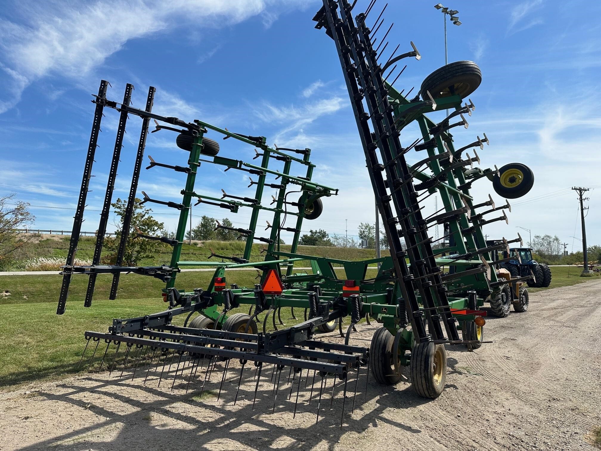  John Deere 2200 Field Cultivator