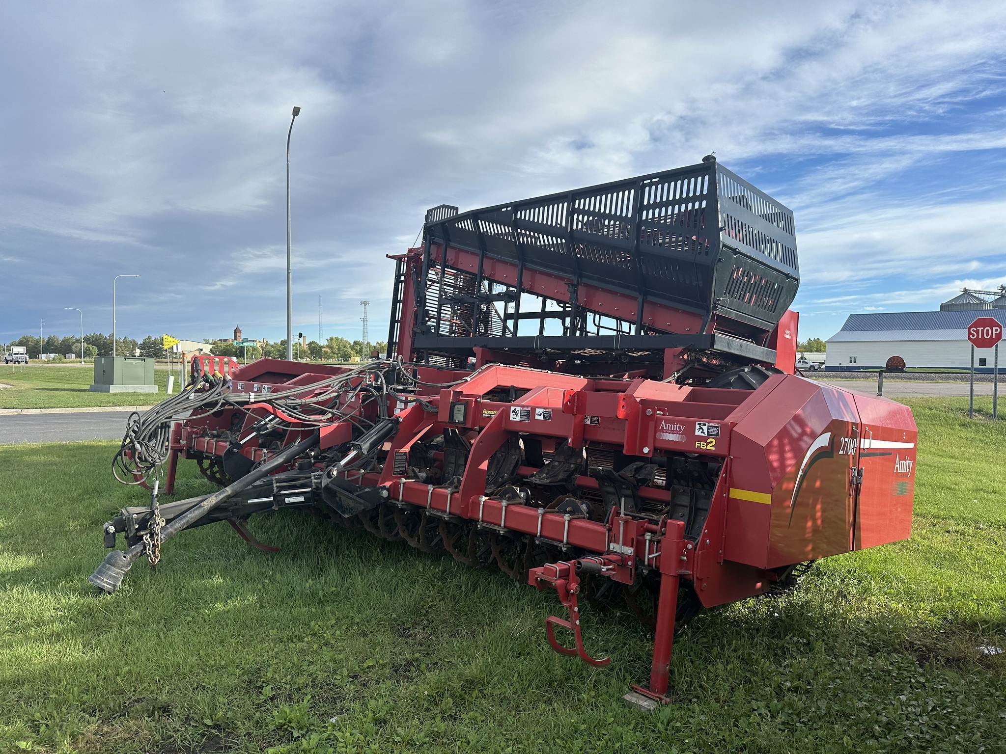2018 Amity 2700 Beet Equipment