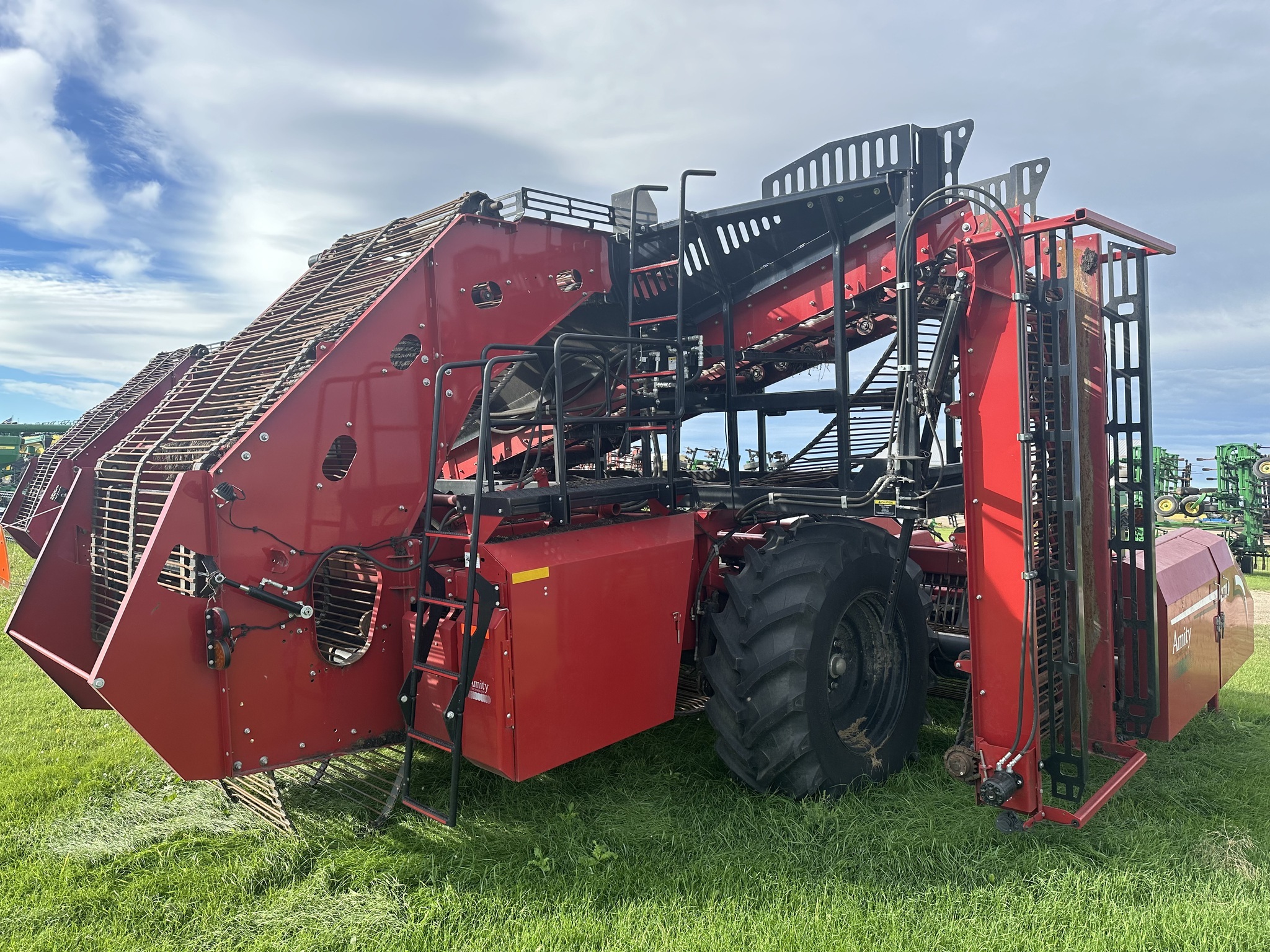 2018 Amity 2700 Beet Equipment