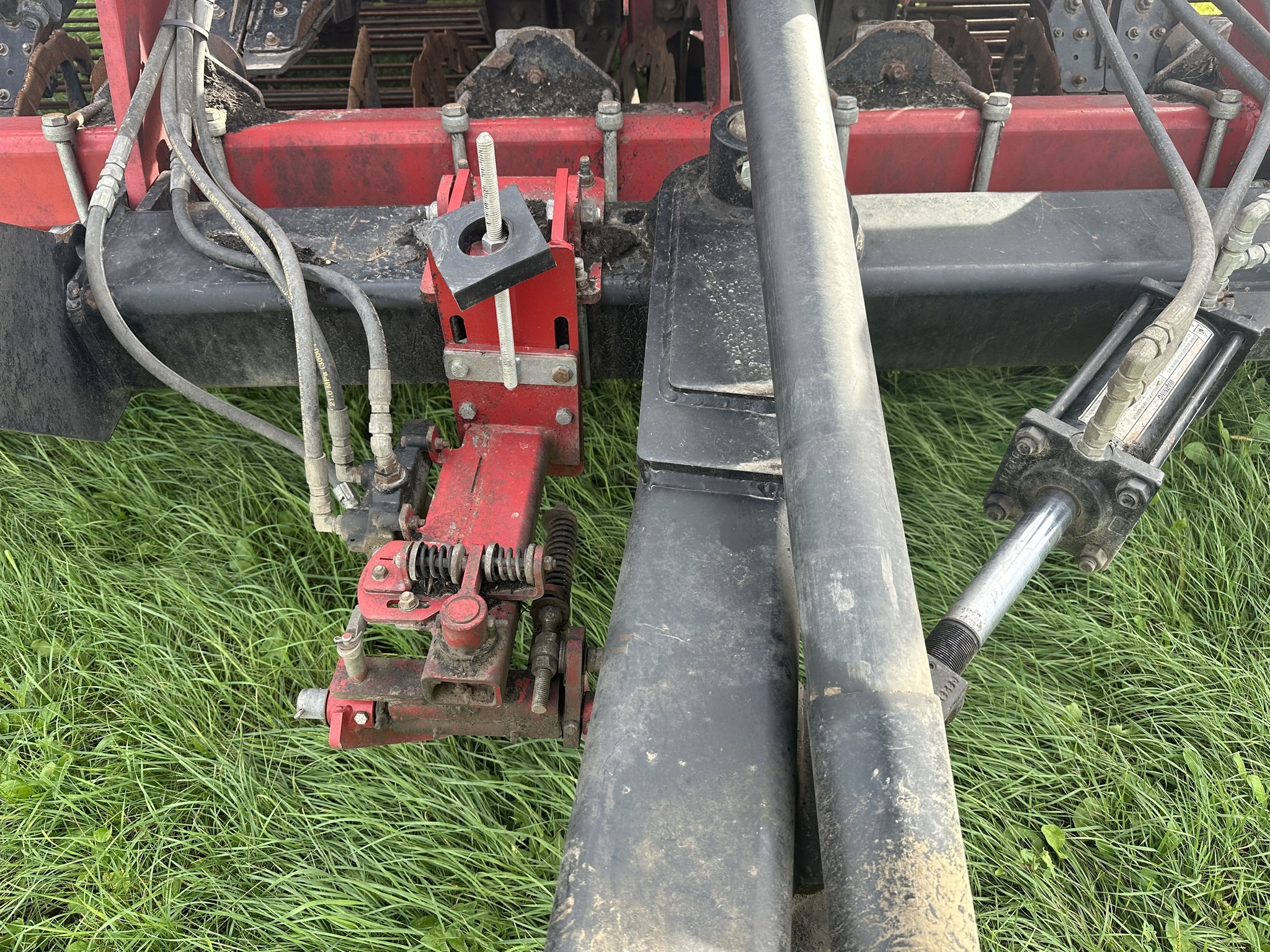 2018 Amity 2700 Beet Equipment