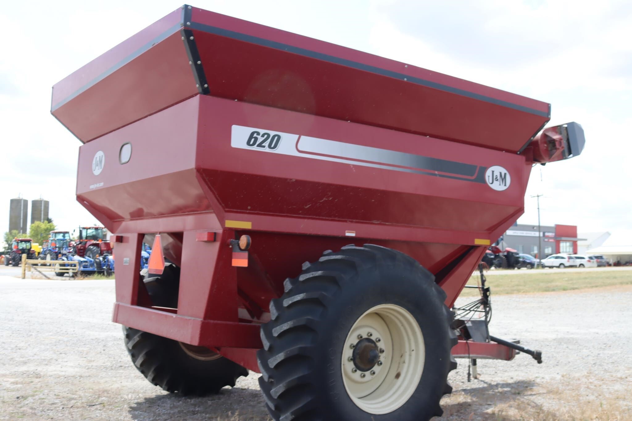 2001 J&M 620 Grain Cart