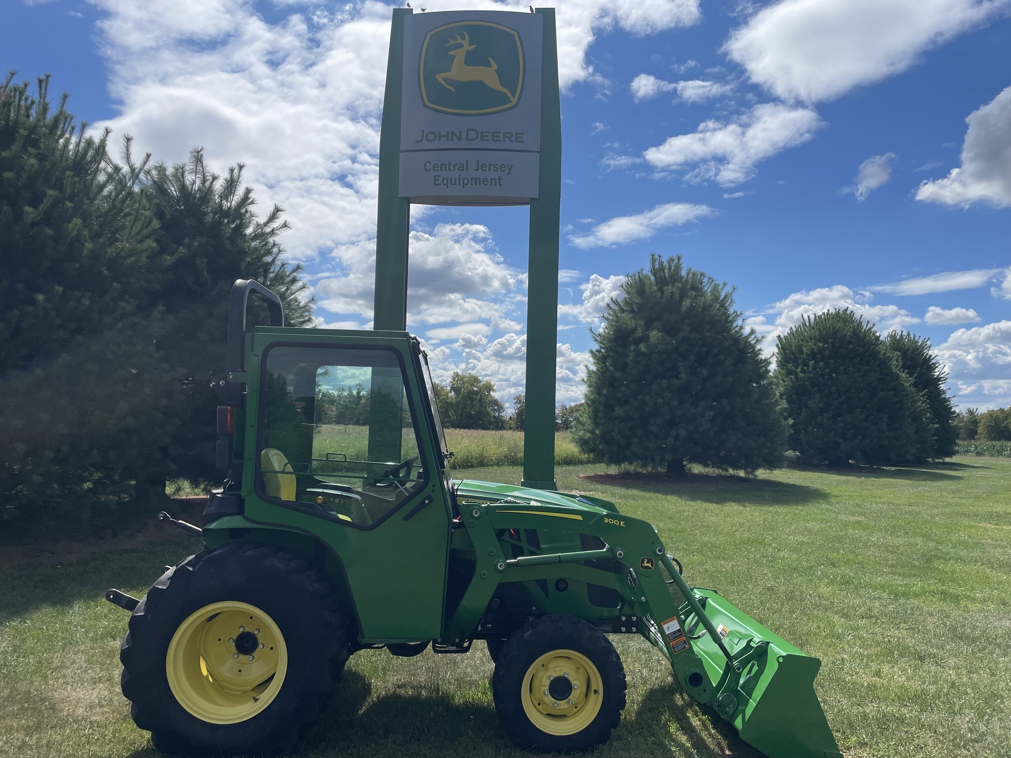 2018 John Deere 3032E Tractor