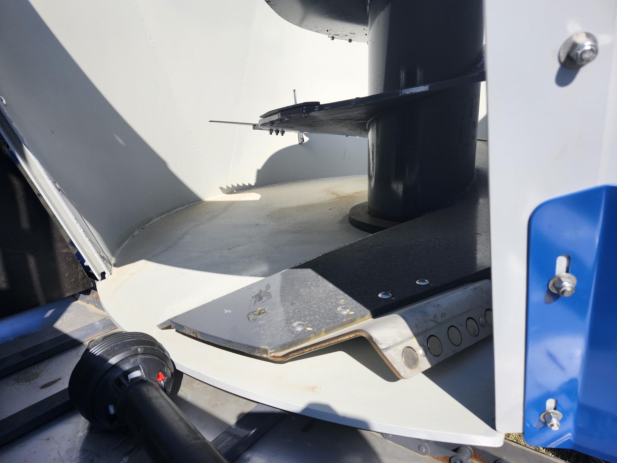 2024 Penta 5040 Feed Wagon