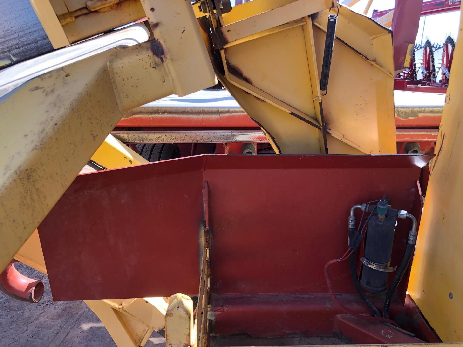  New Holland 1095 Bale Wagons and Trailer