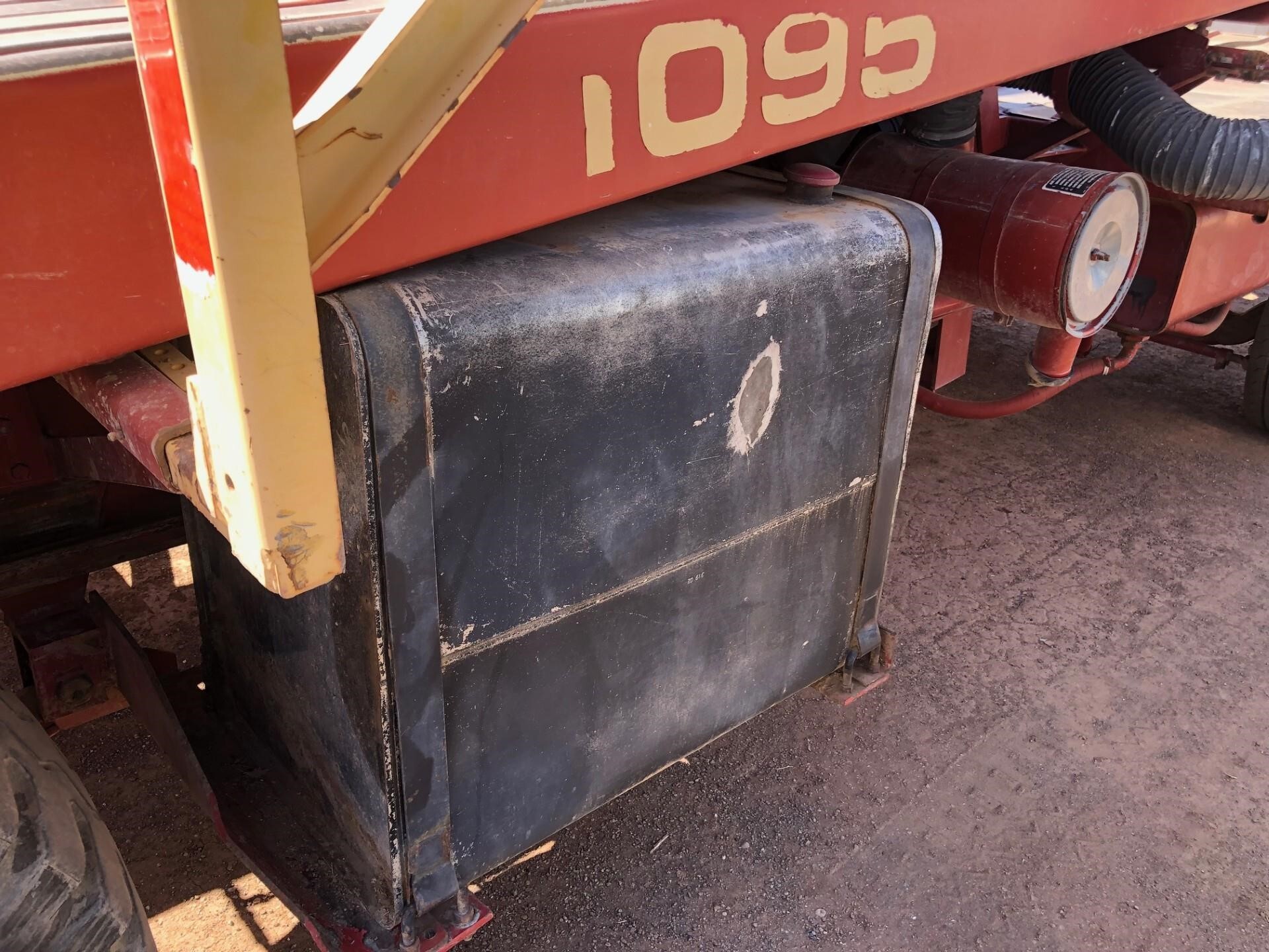  New Holland 1095 Bale Wagons and Trailer