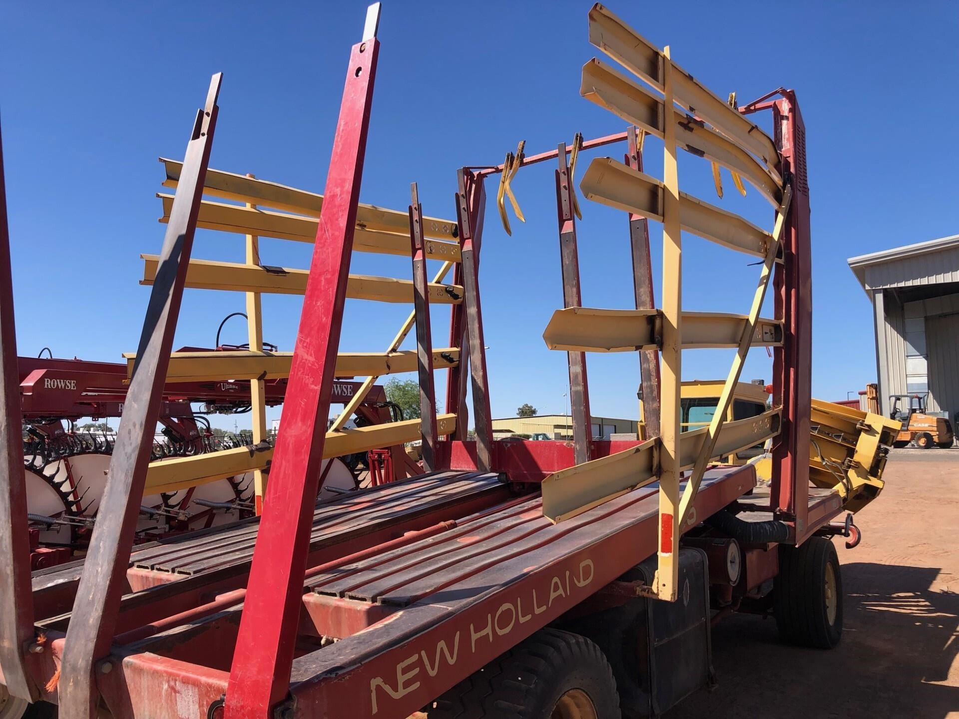  New Holland 1095 Bale Wagons and Trailer