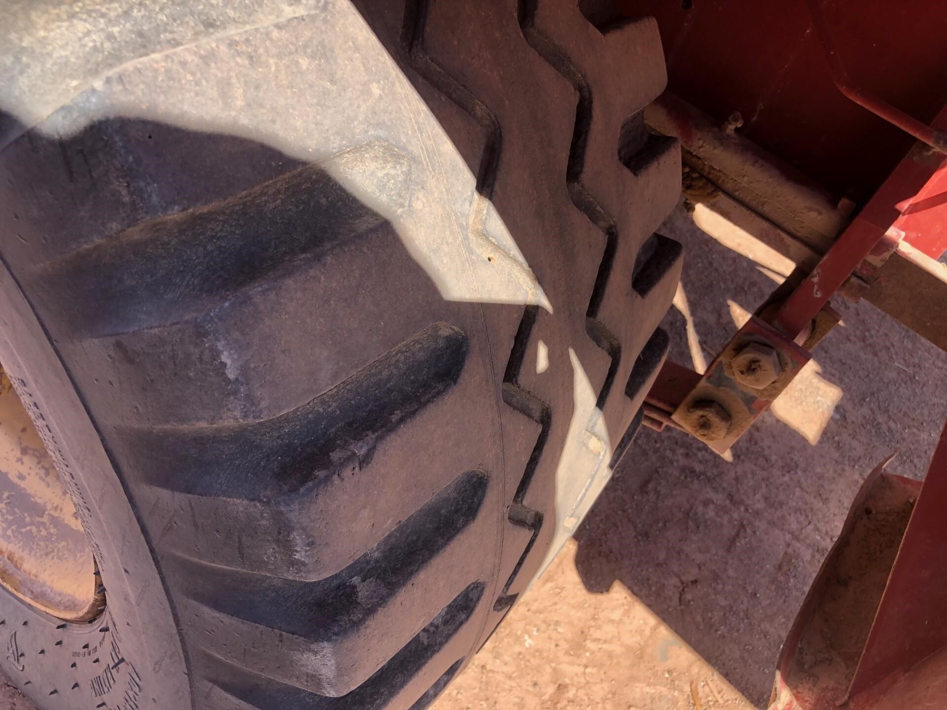  New Holland 1095 Bale Wagons and Trailer