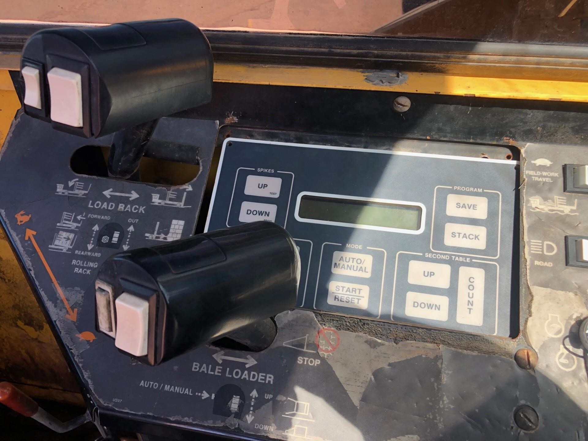  New Holland 1095 Bale Wagons and Trailer