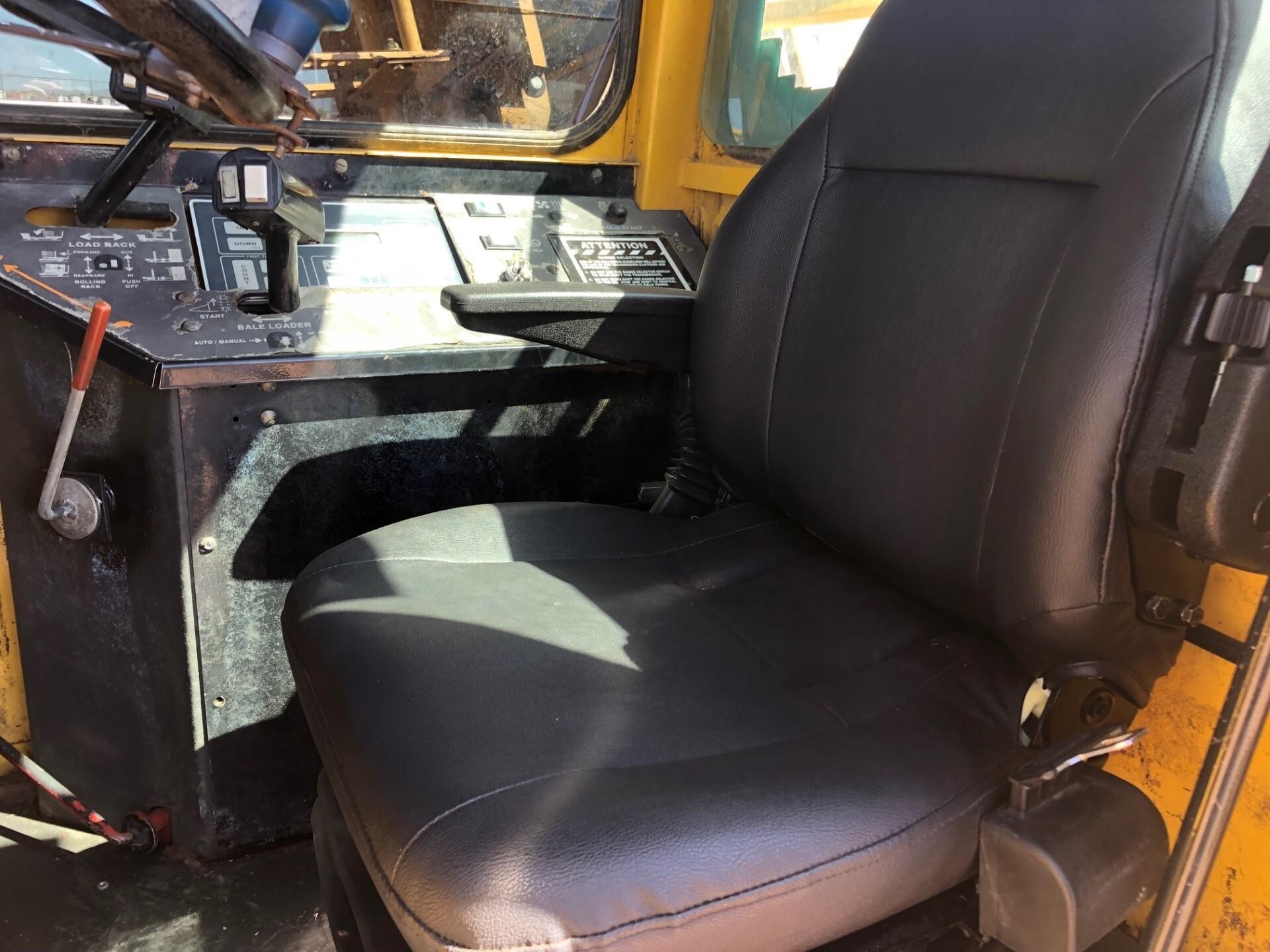  New Holland 1095 Bale Wagons and Trailer