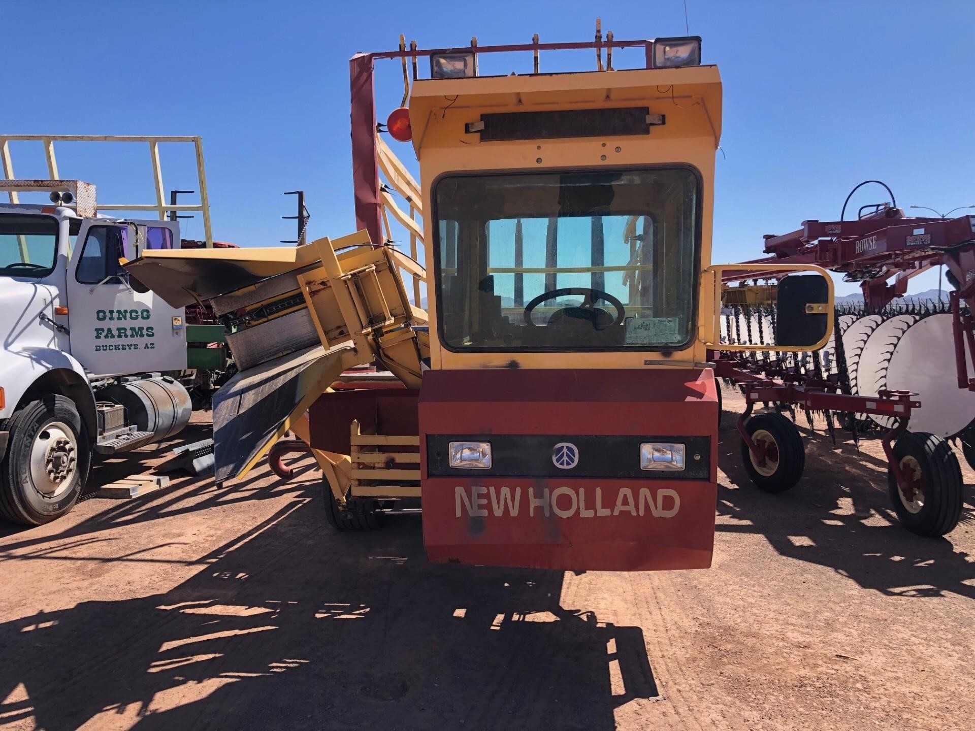  New Holland 1095 Bale Wagons and Trailer