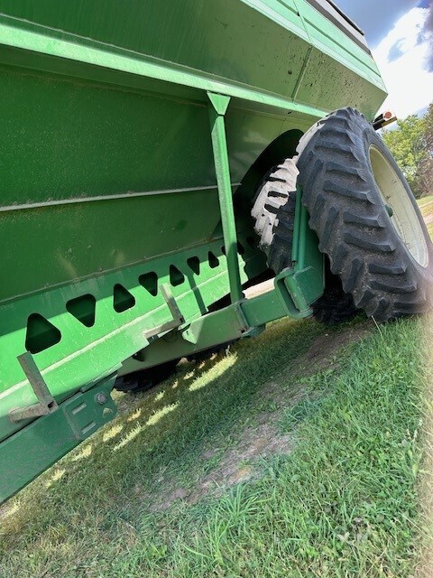 2010 Brent 1194 Grain Cart